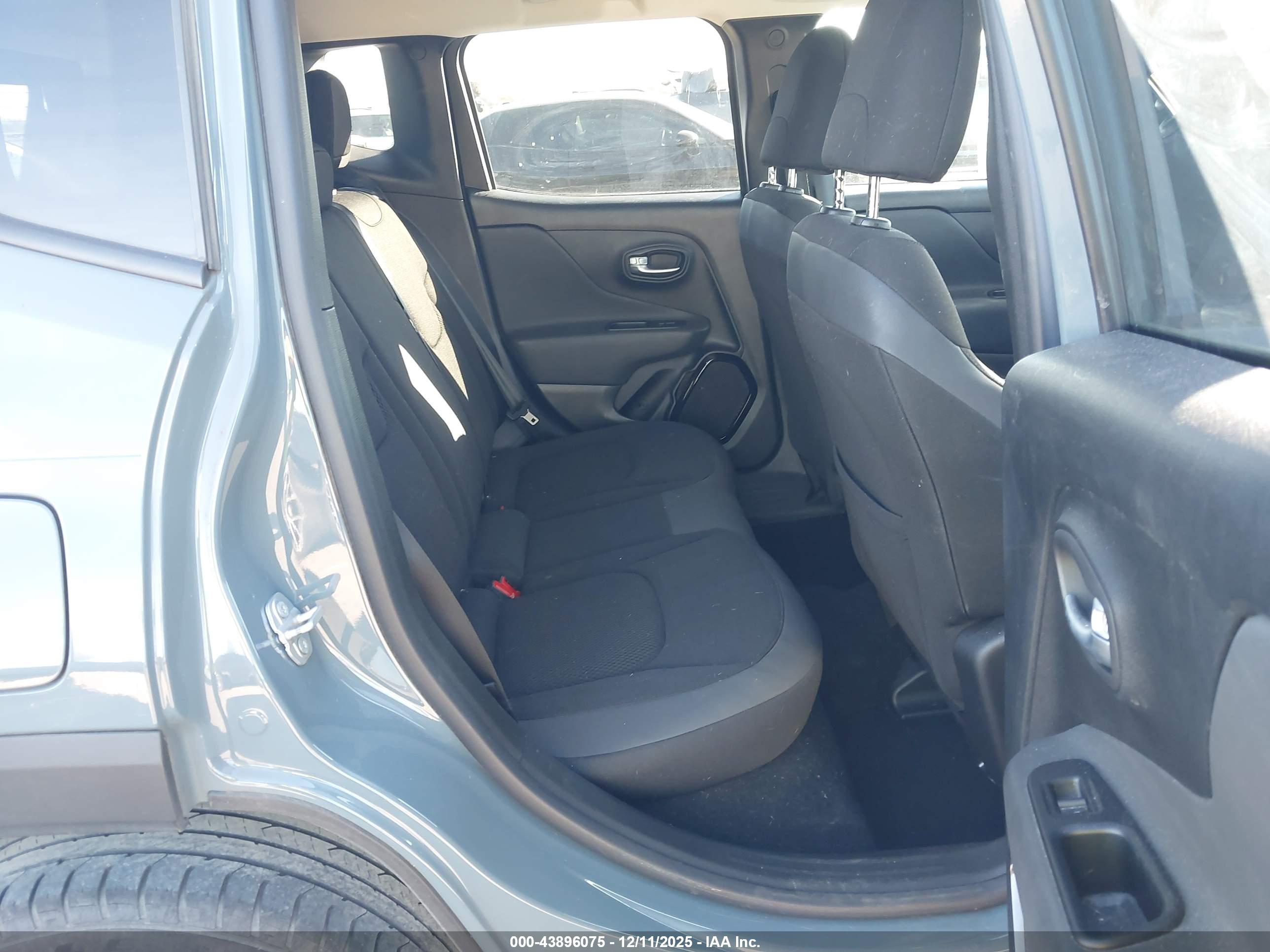 JEEP RENEGADE image 8