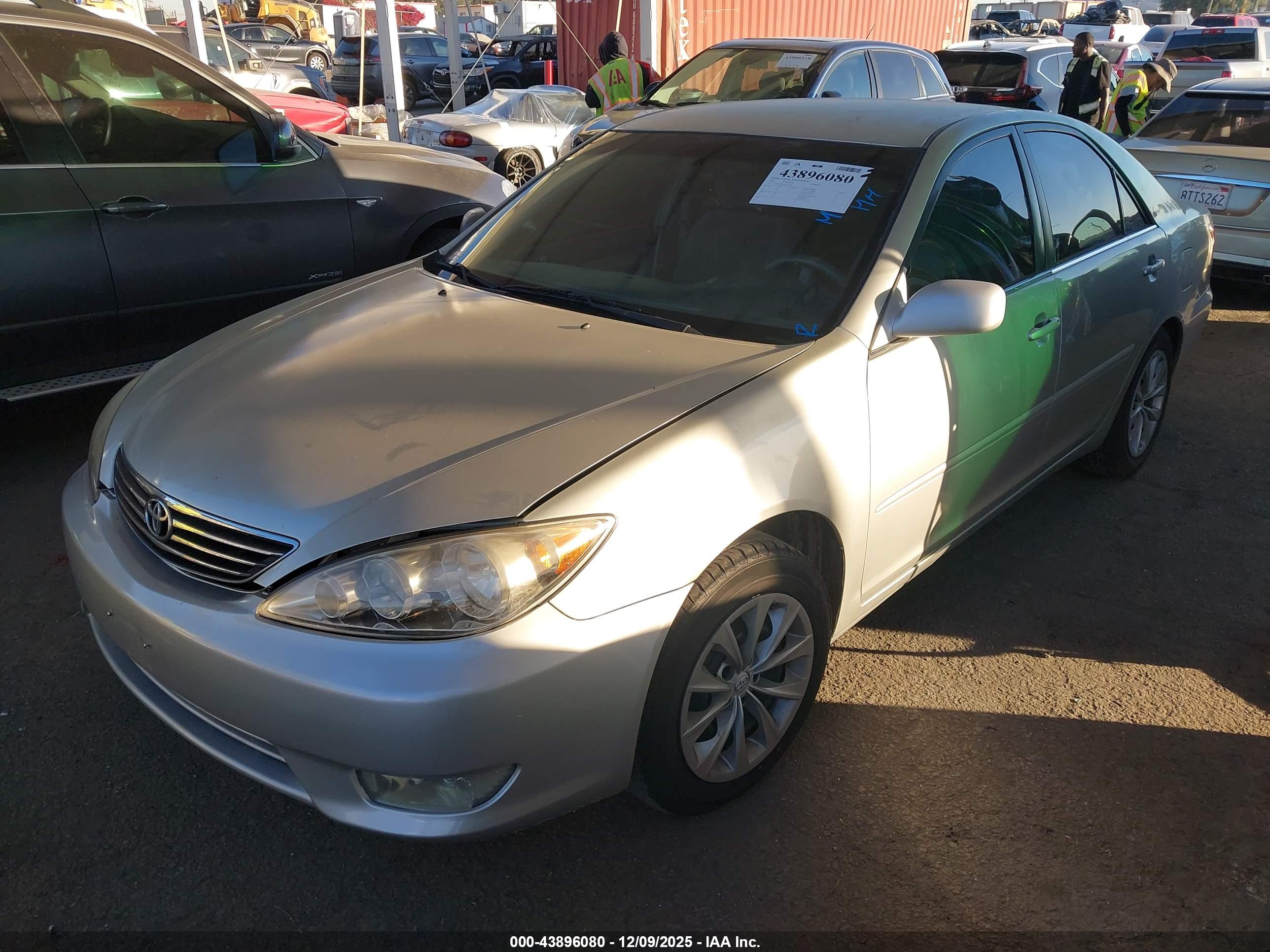 TOYOTA CAMRY image 2