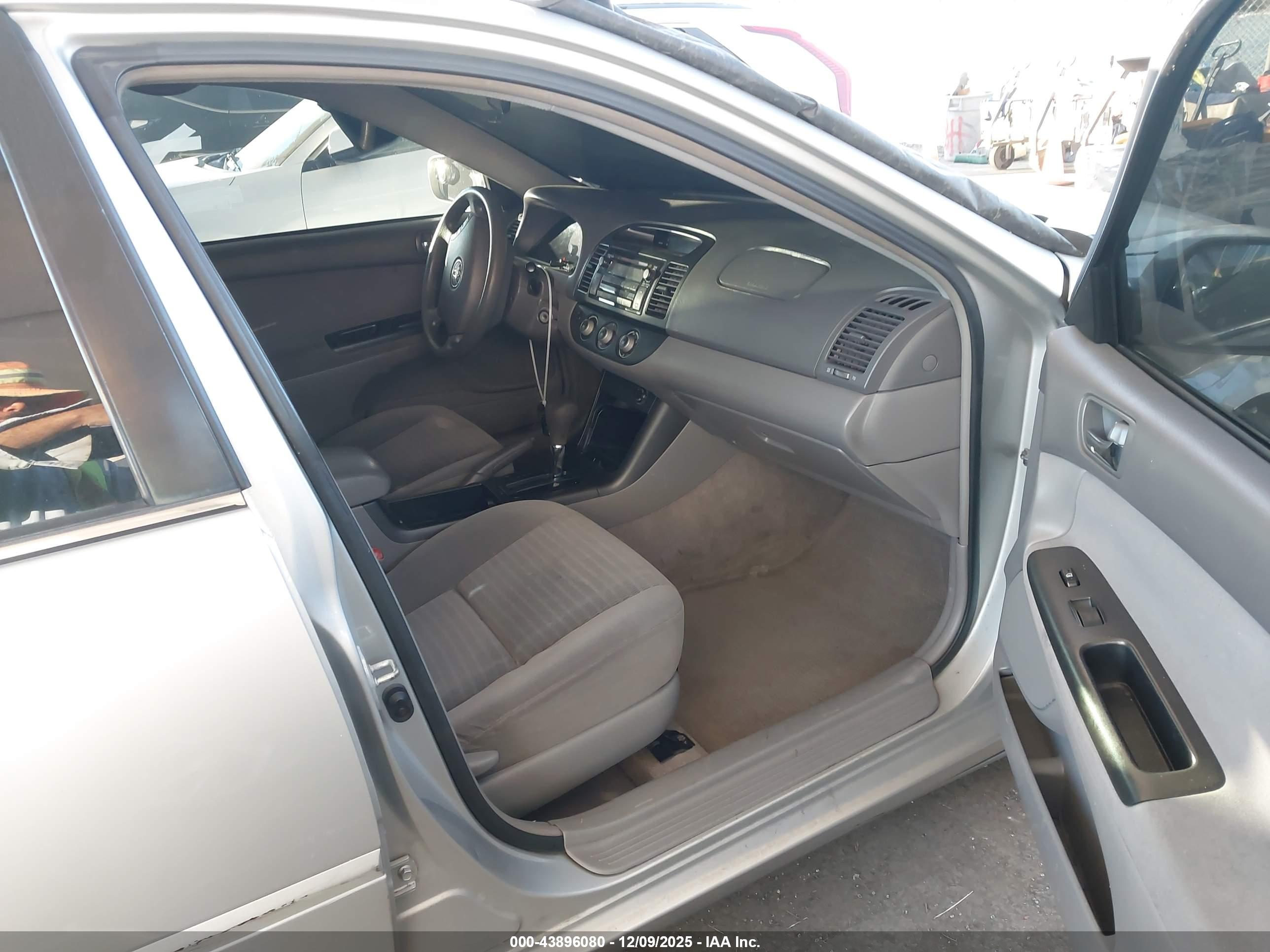TOYOTA CAMRY image 5