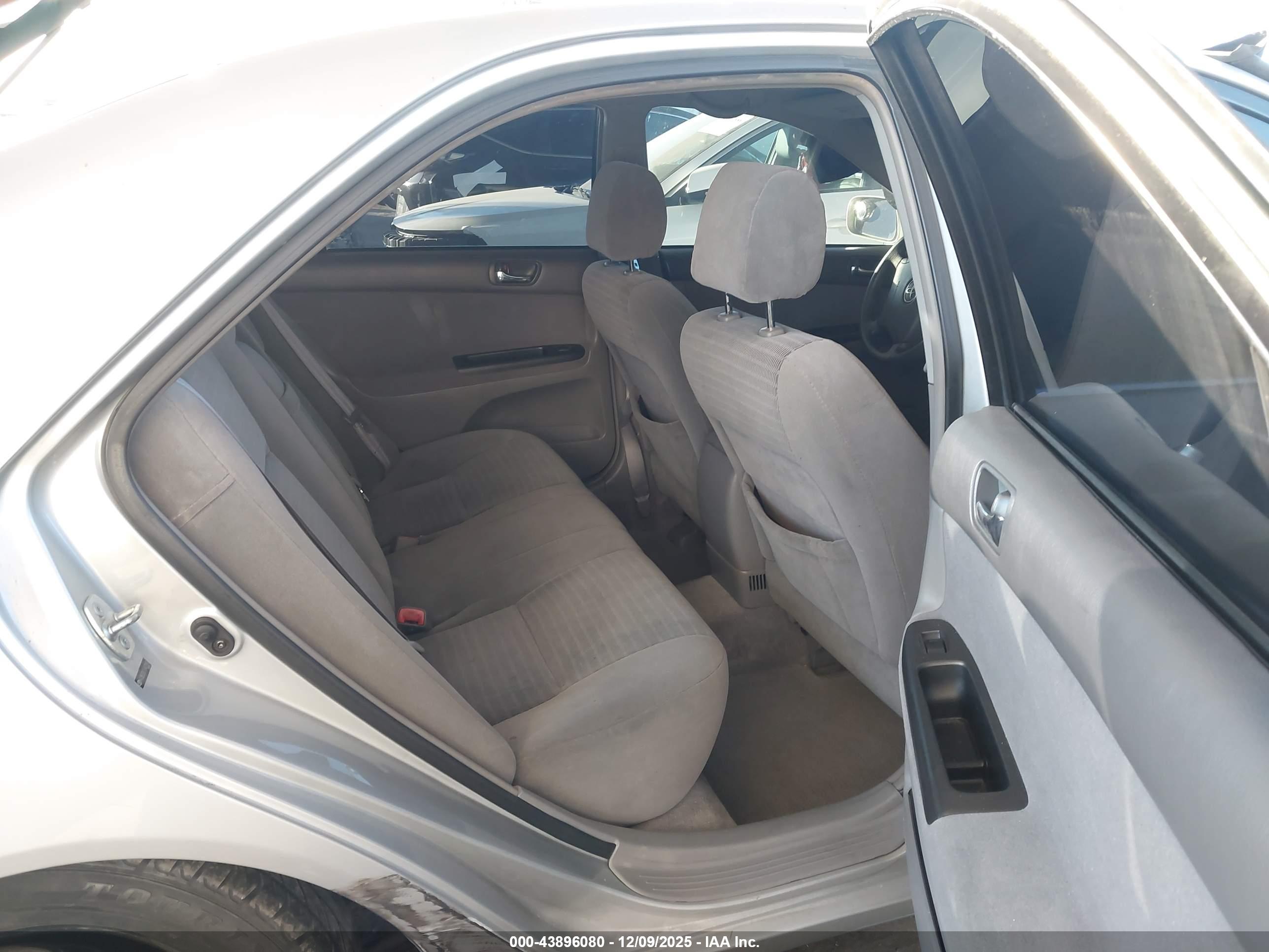 TOYOTA CAMRY image 8
