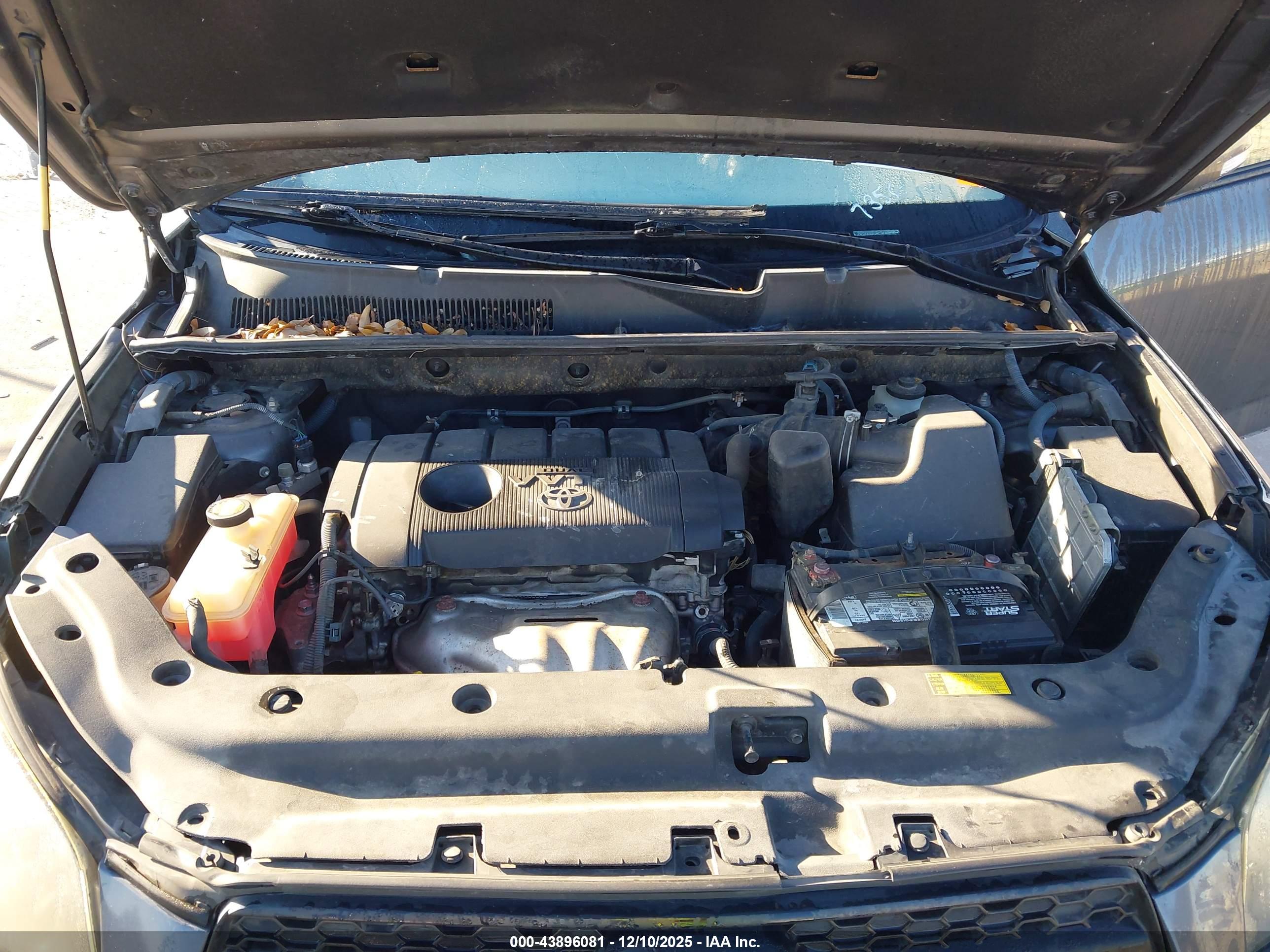 TOYOTA RAV4 image 10