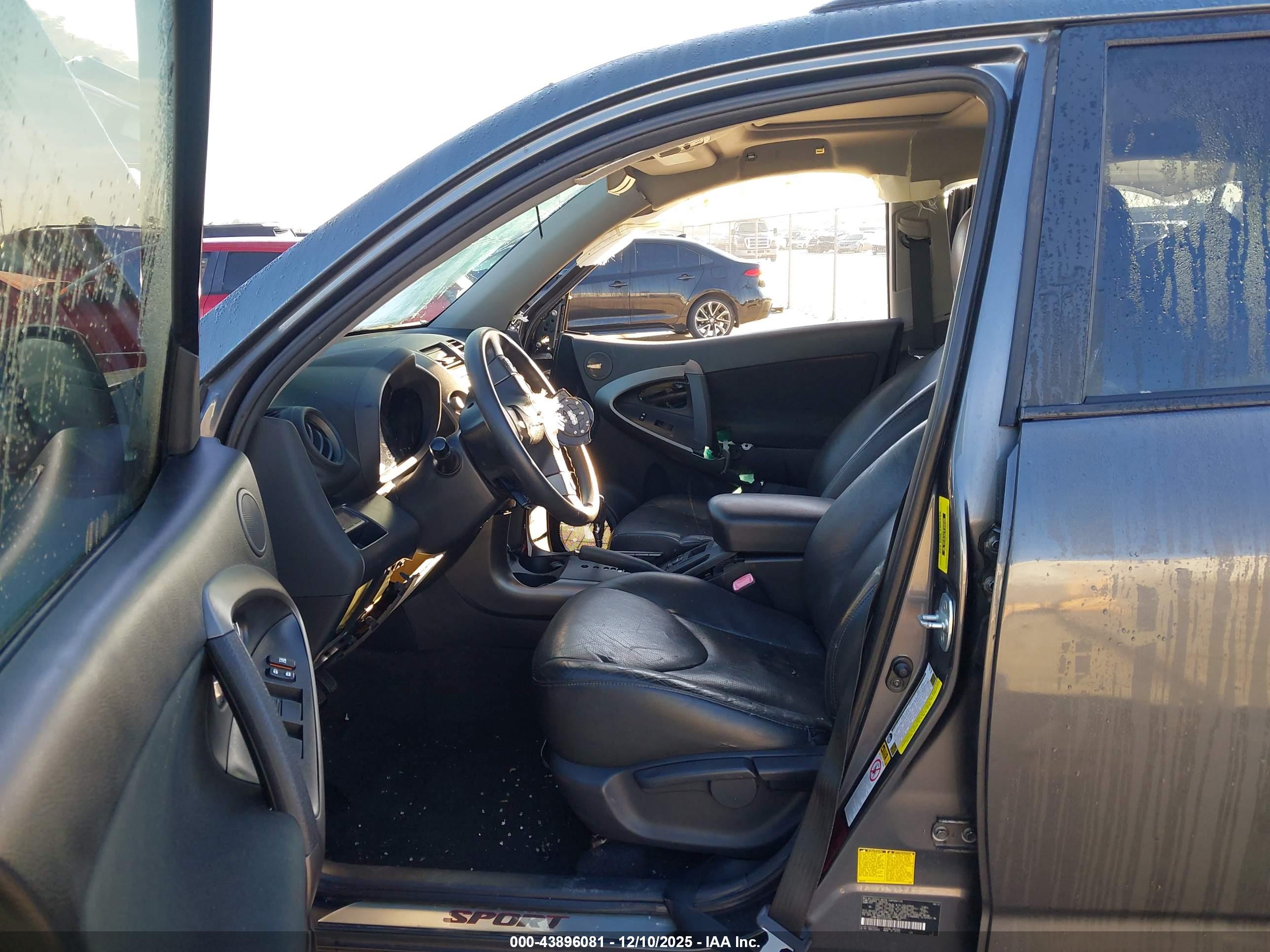 TOYOTA RAV4 image 5