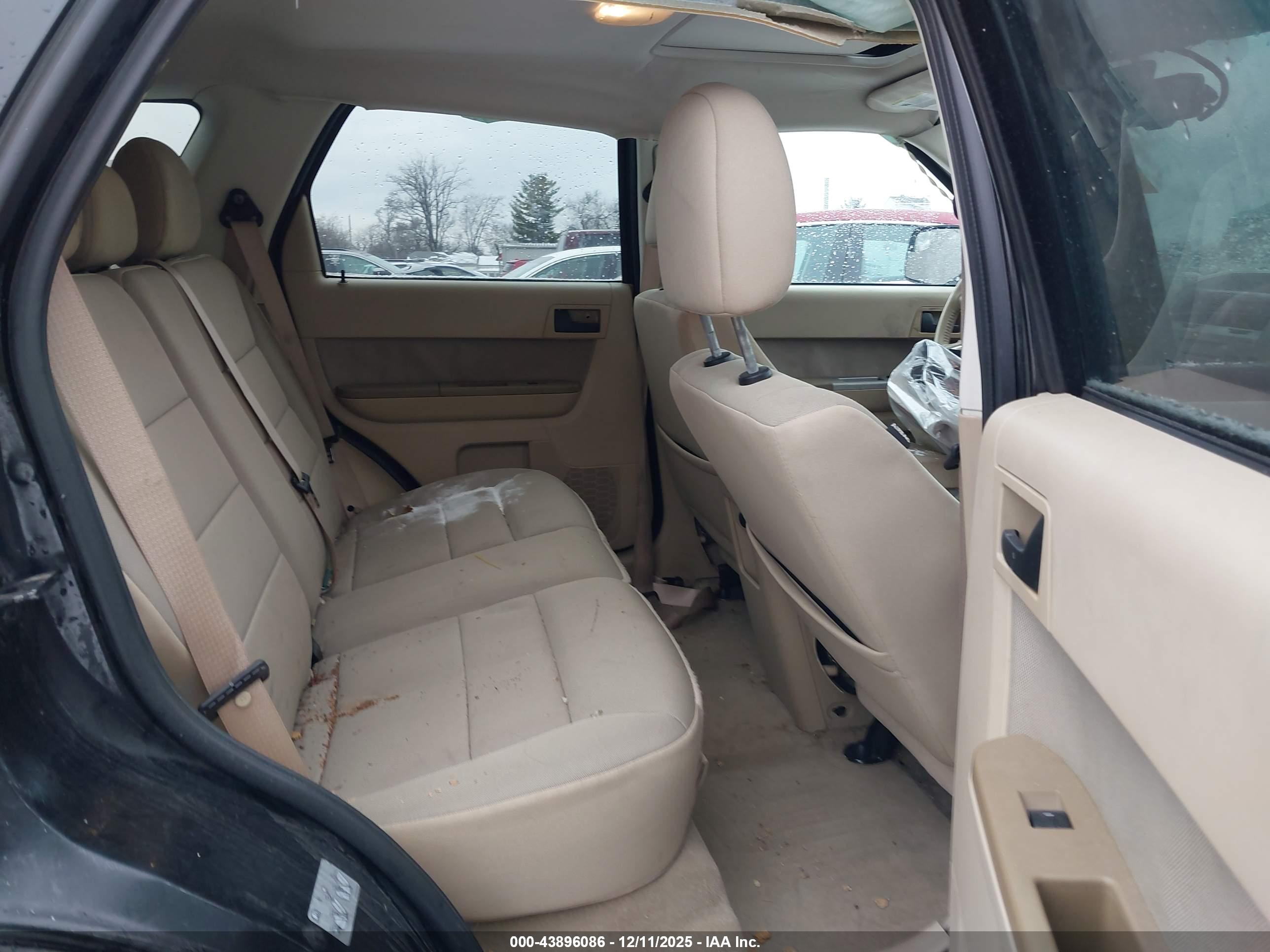 FORD ESCAPE image 8