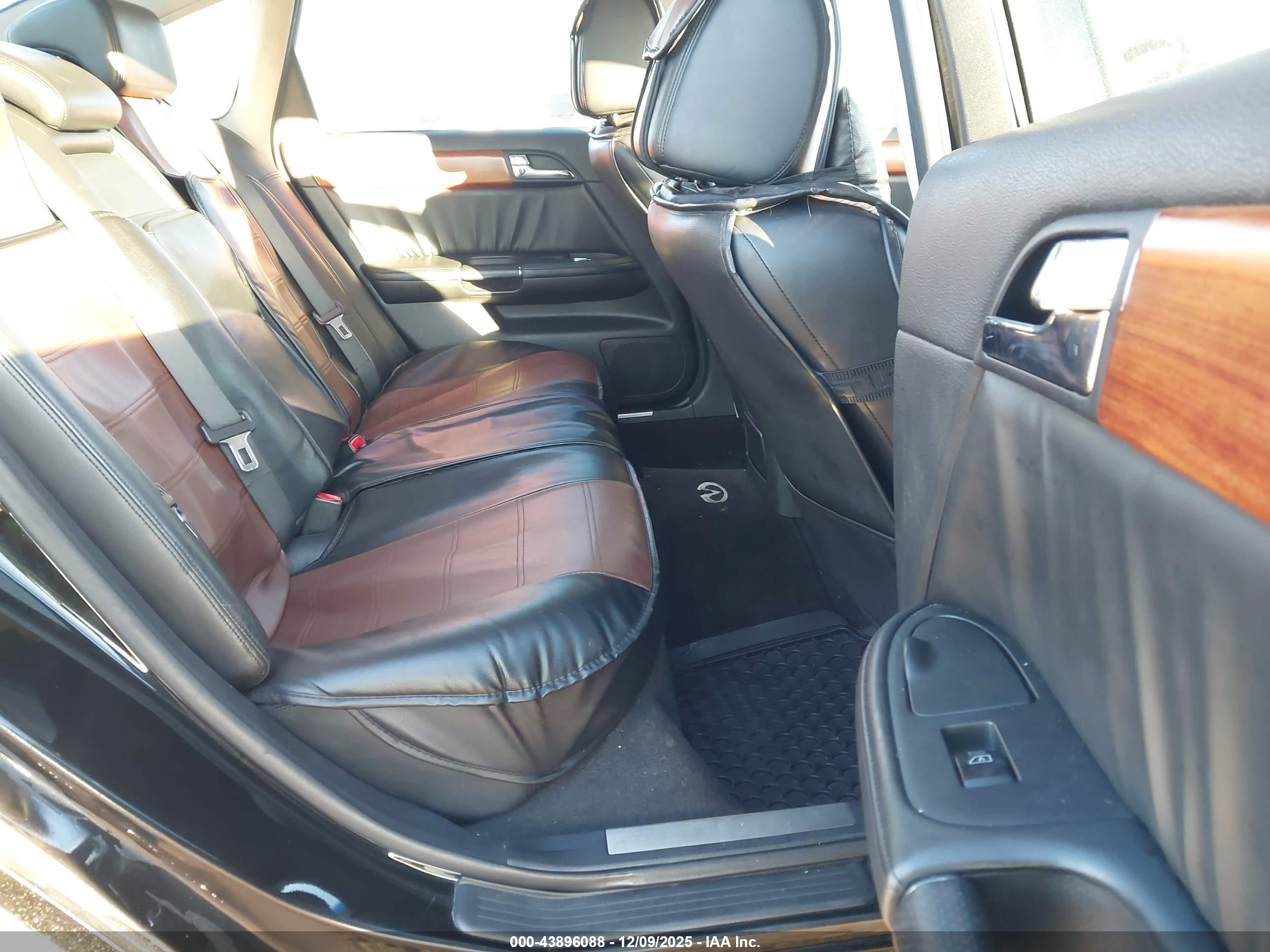 INFINITI M35X image 8