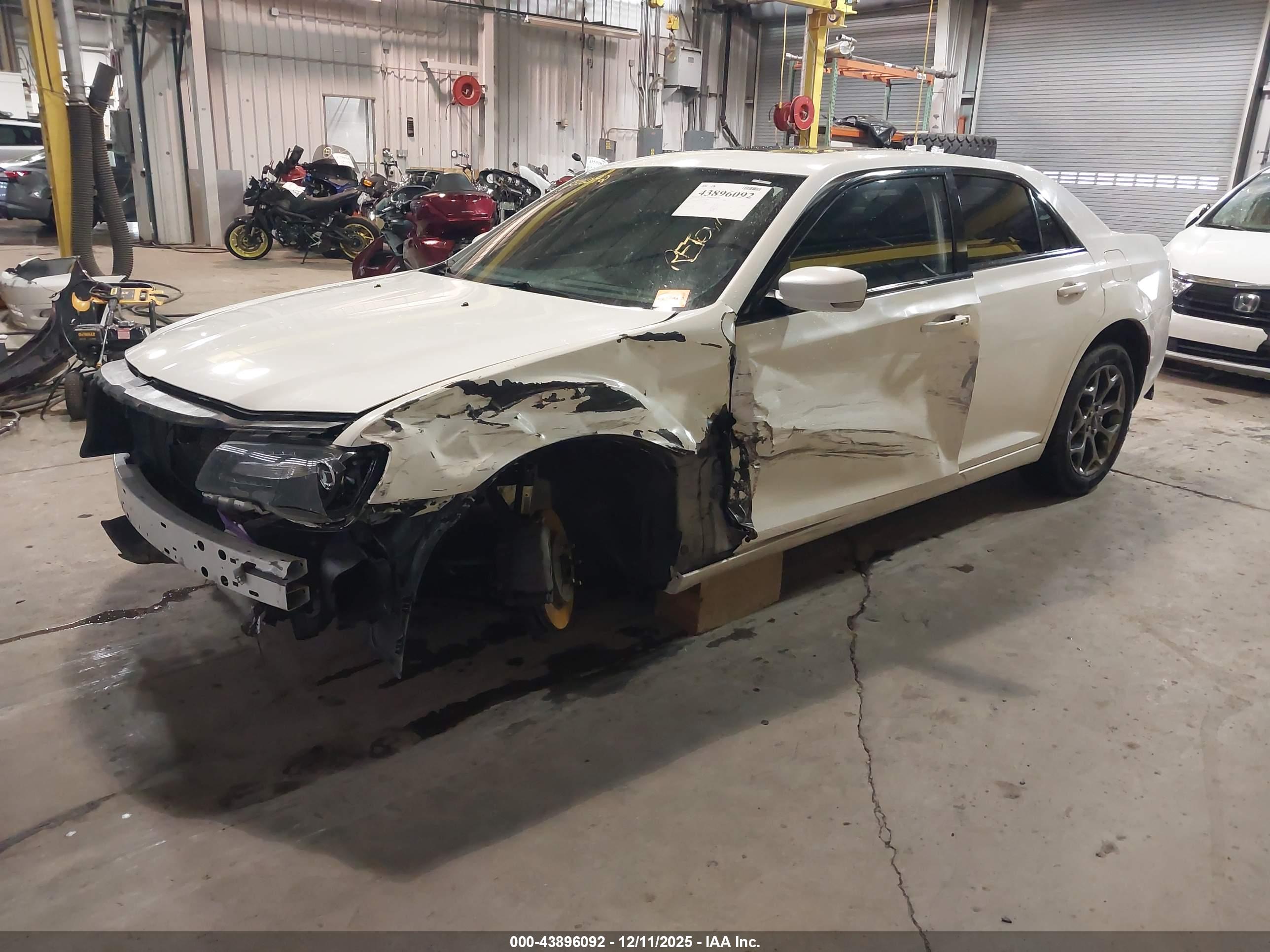 CHRYSLER 300 image 2