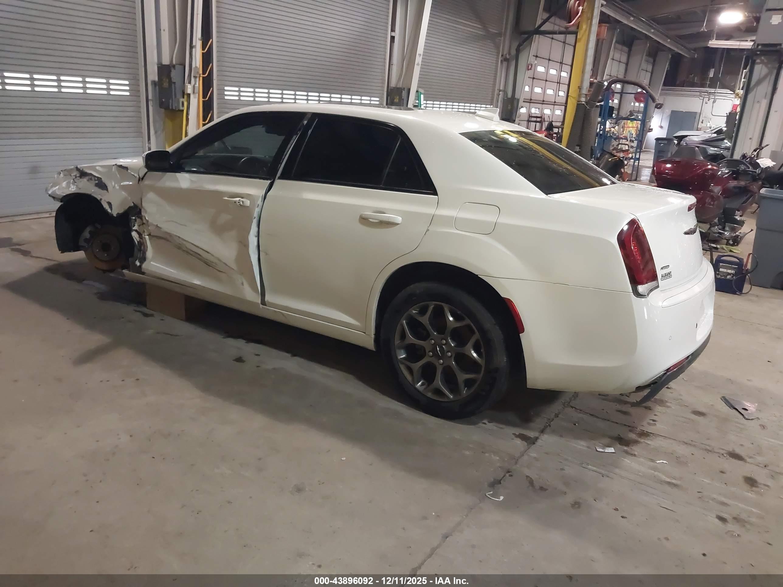 CHRYSLER 300 image 3