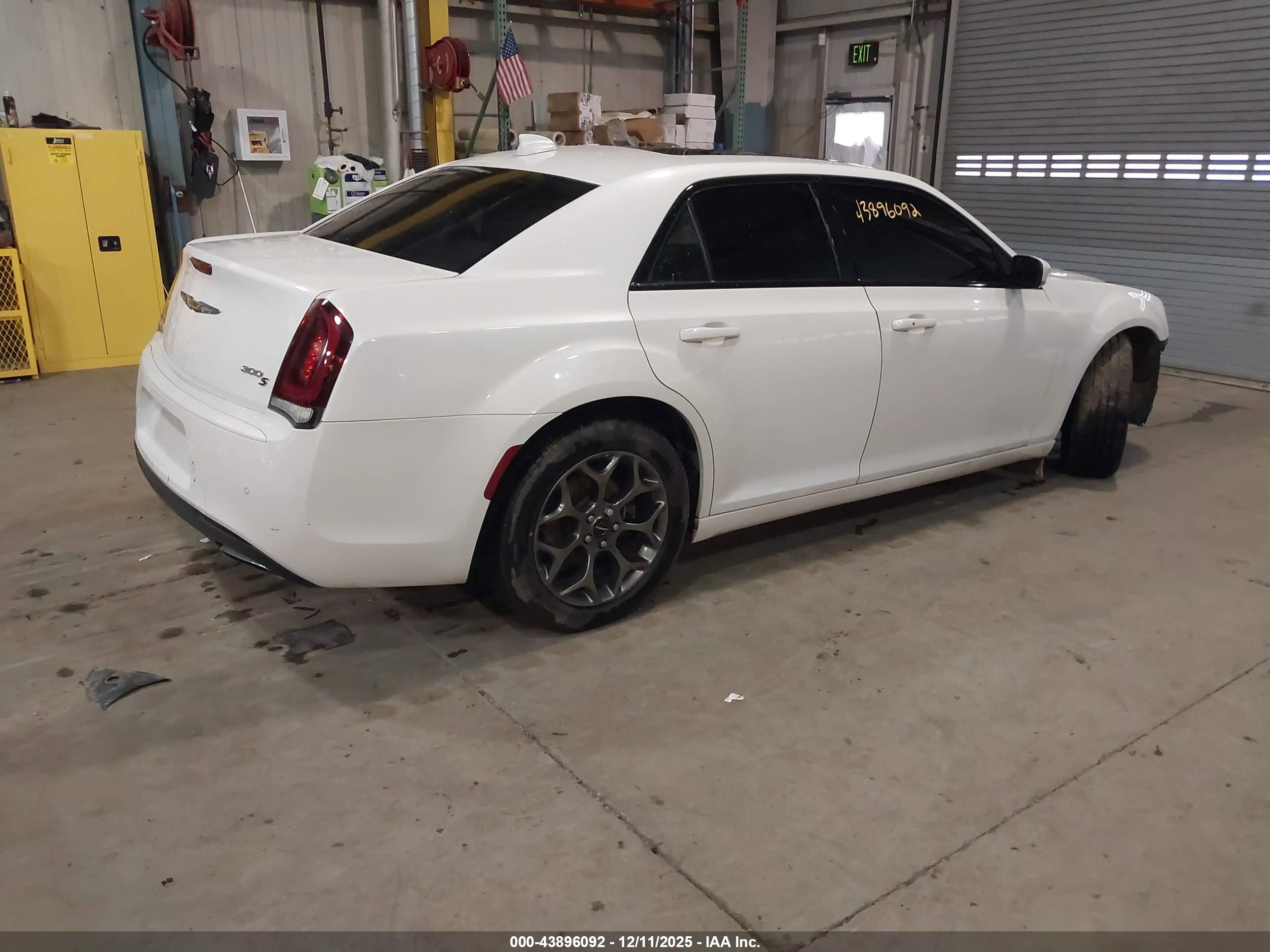 CHRYSLER 300 image 4