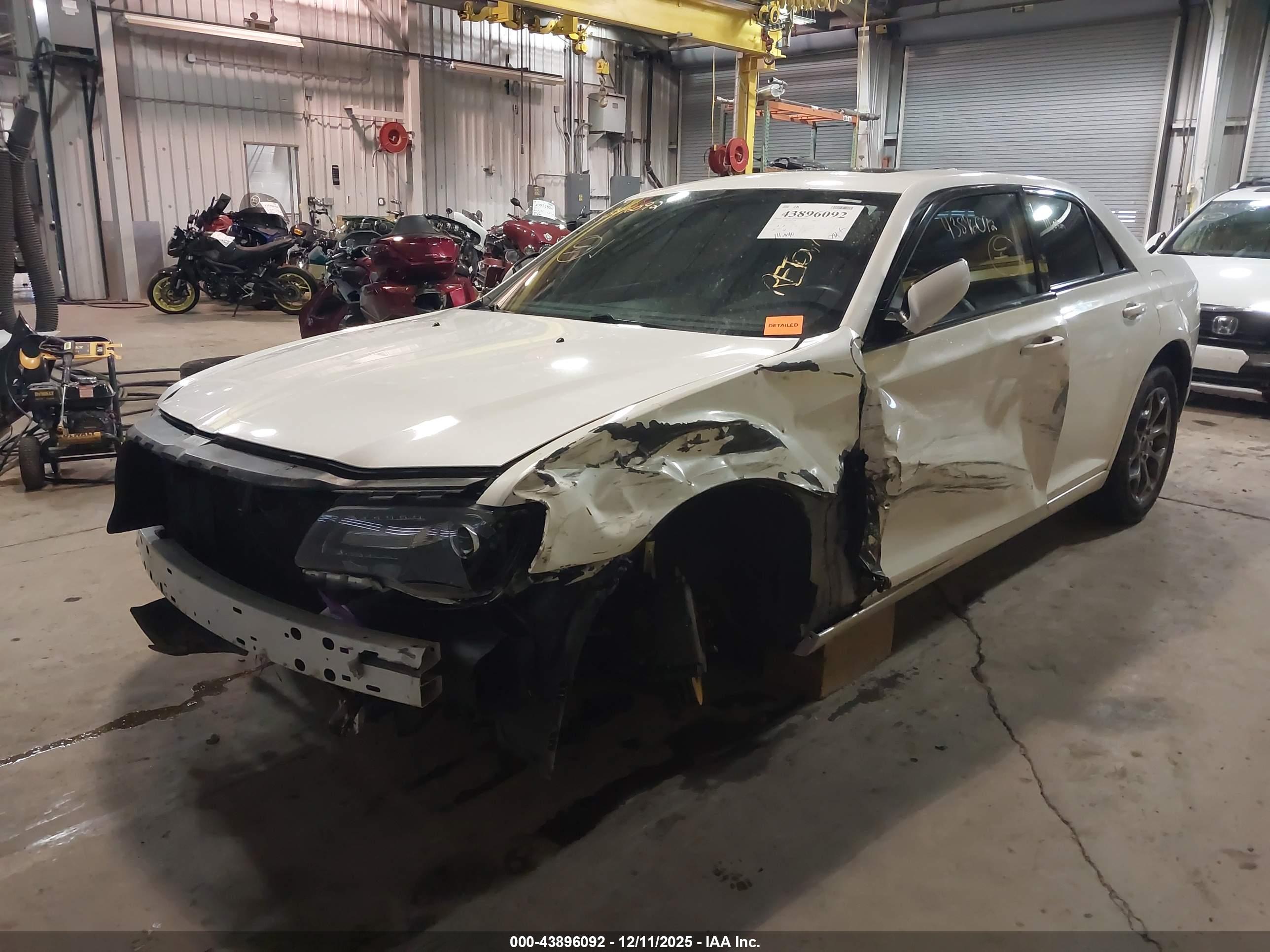 CHRYSLER 300 image 6