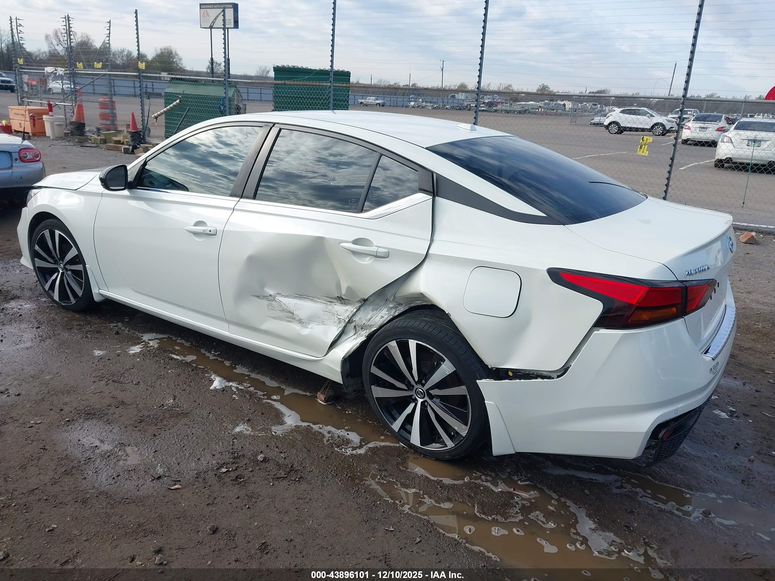 NISSAN ALTIMA image 3