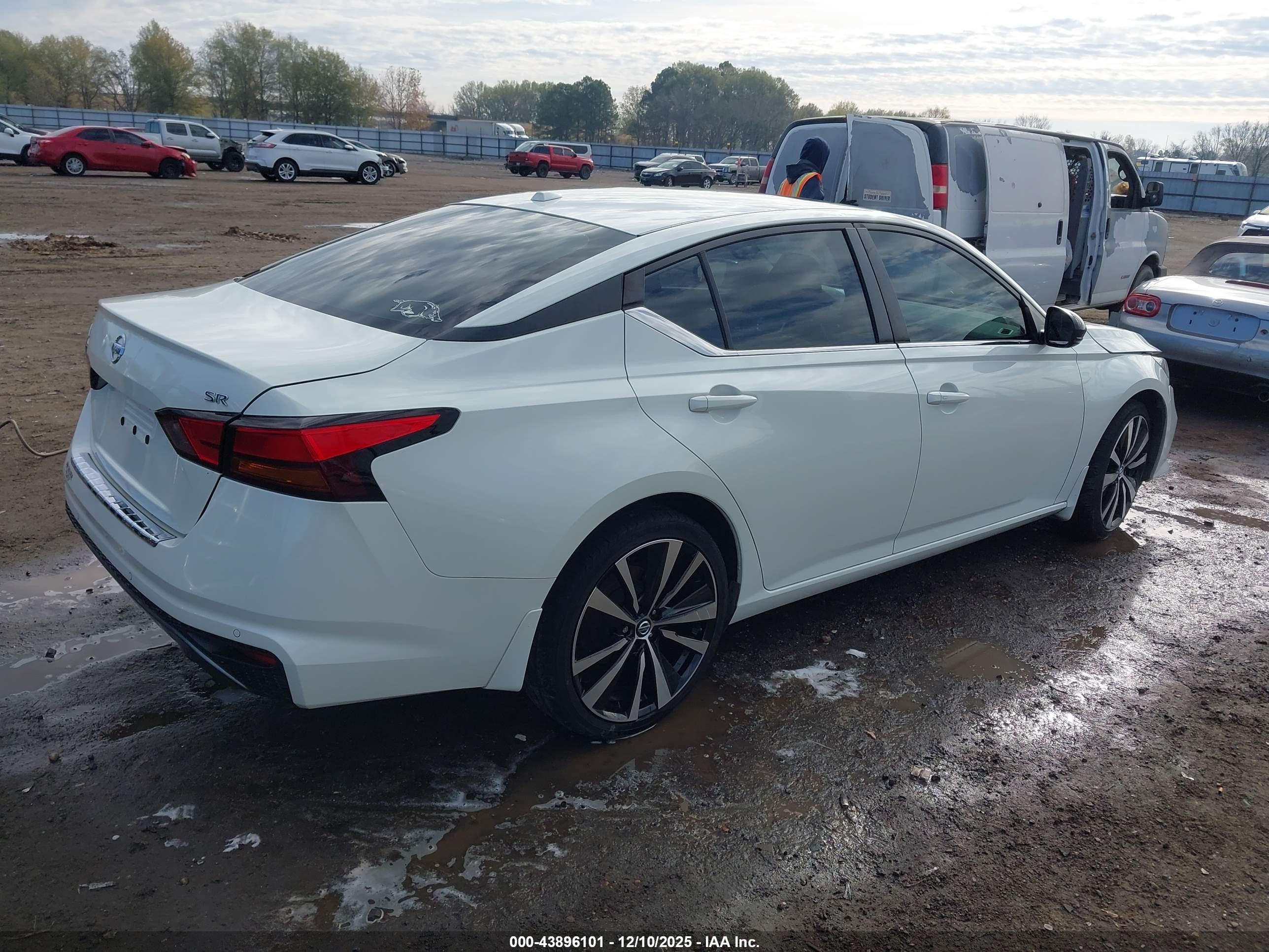 NISSAN ALTIMA image 4