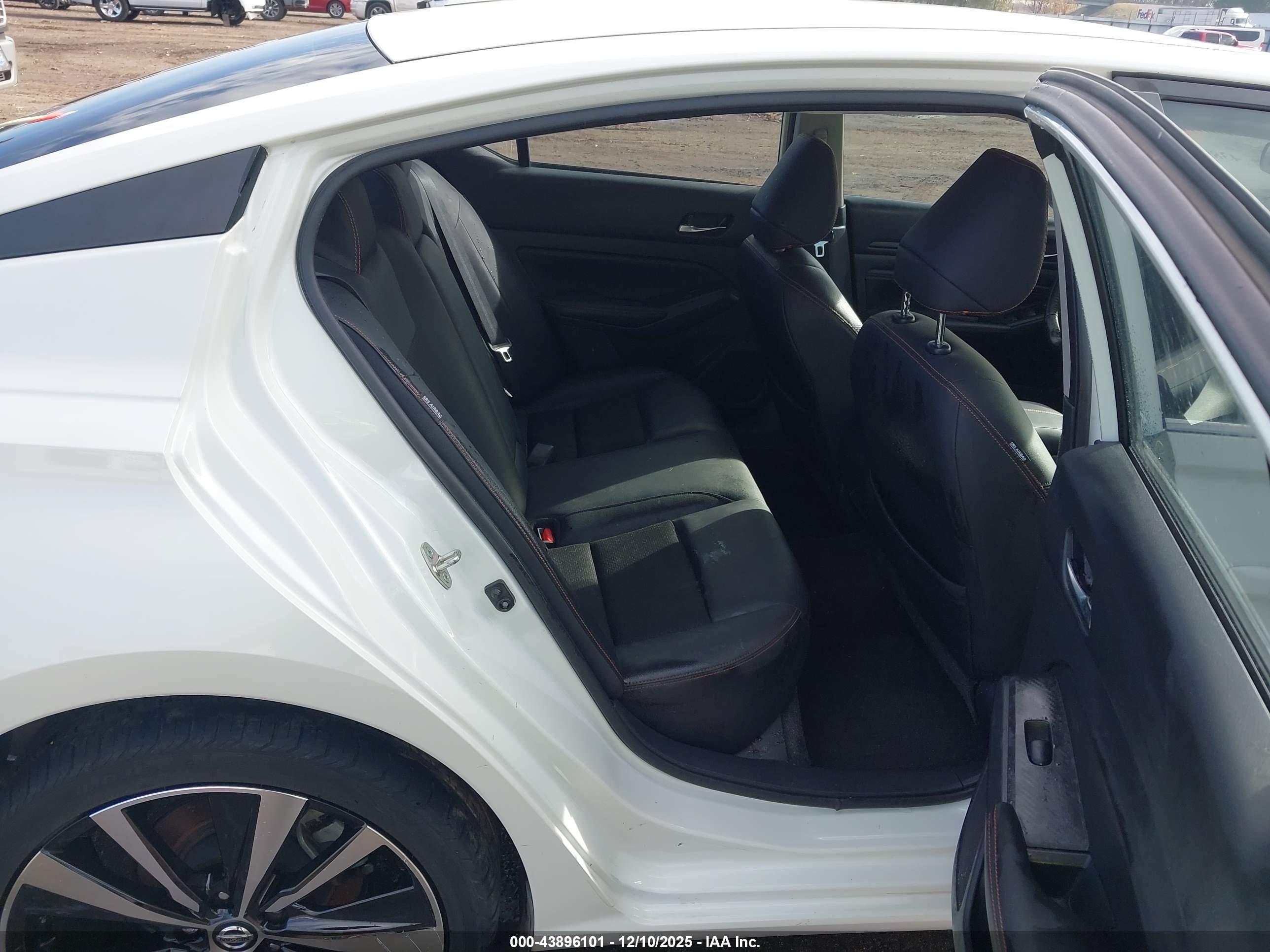 NISSAN ALTIMA image 8