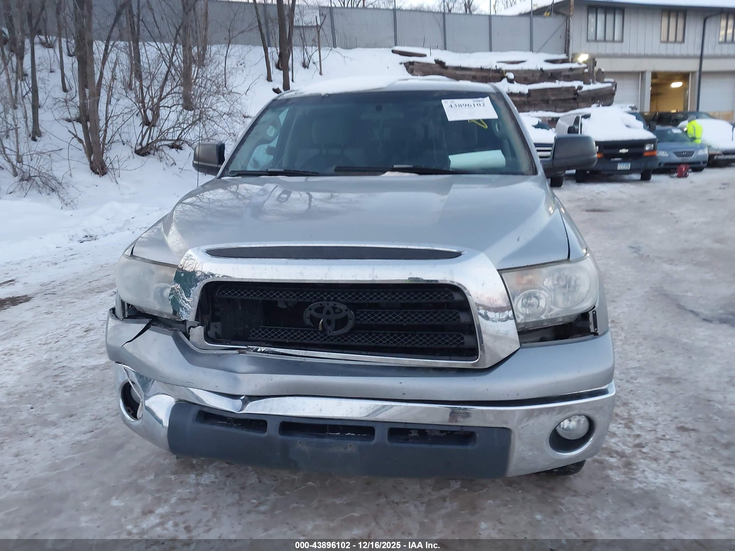 TOYOTA TUNDRA image 6