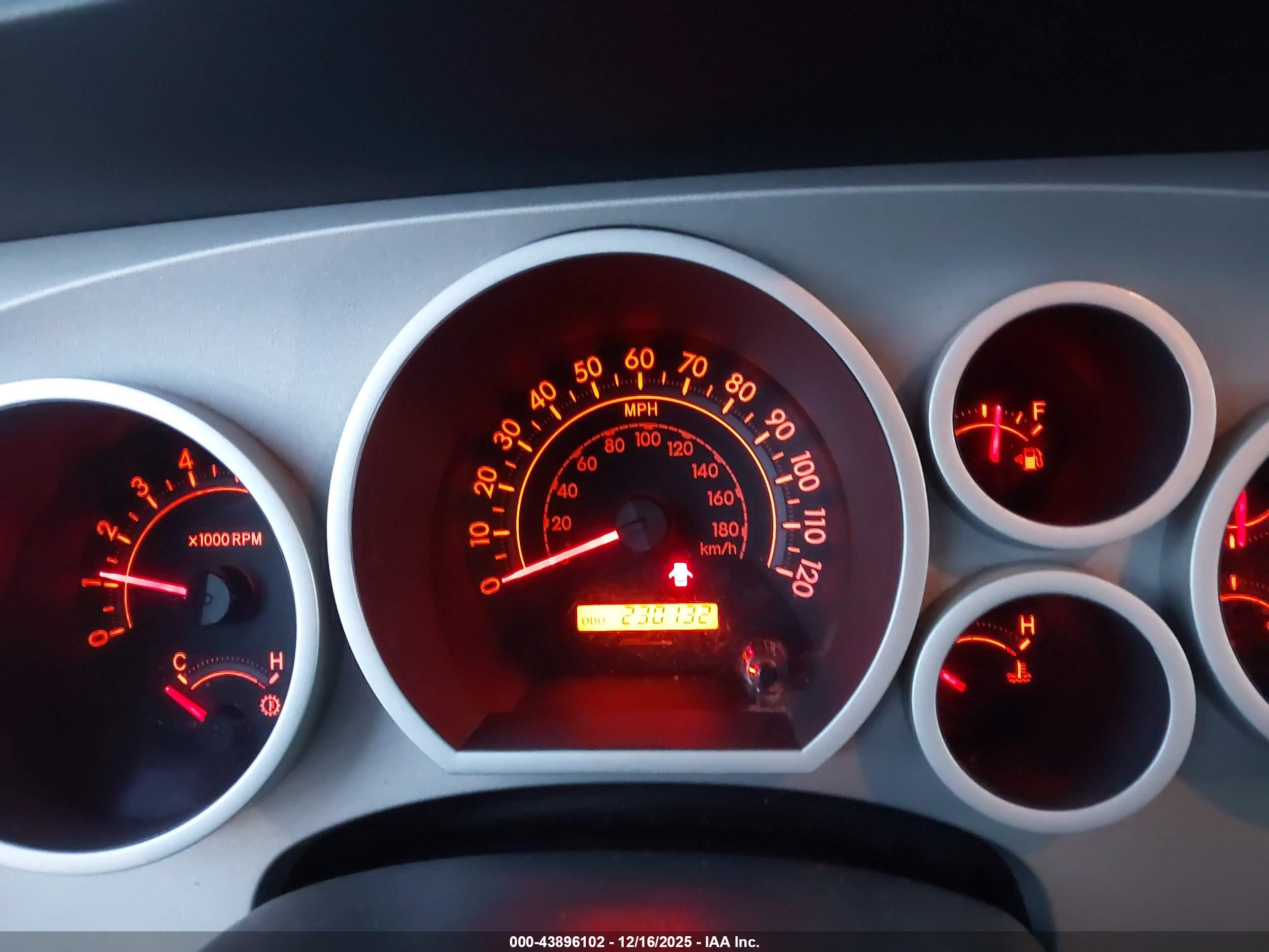 TOYOTA TUNDRA image 7