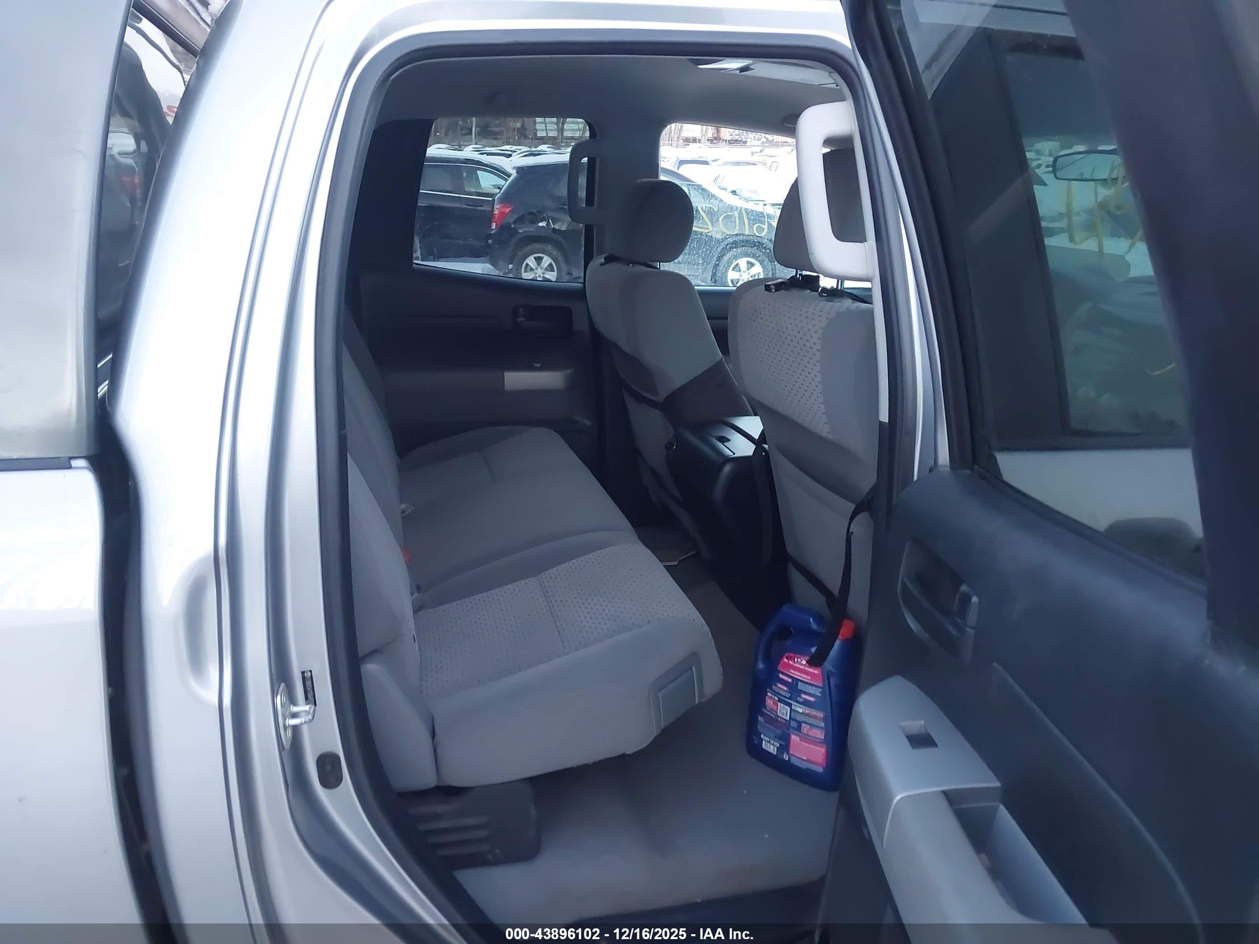TOYOTA TUNDRA image 8