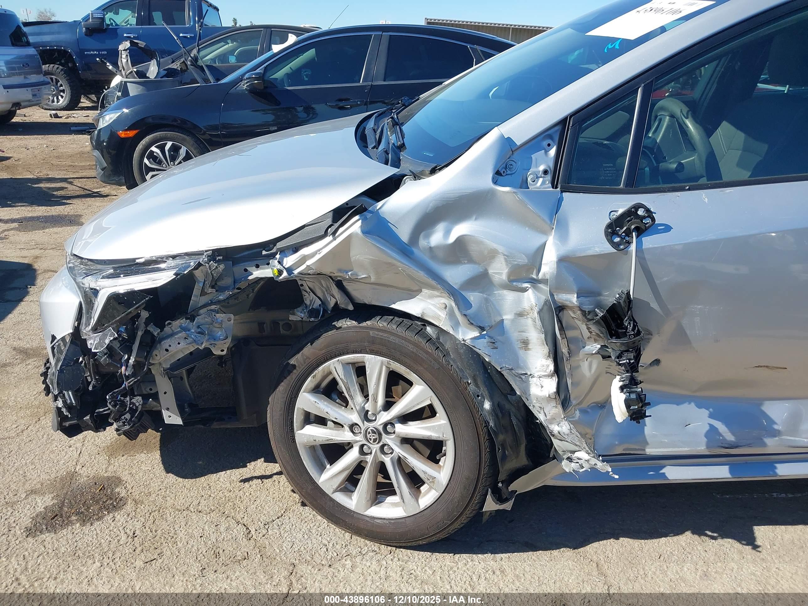 TOYOTA COROLLA image 6