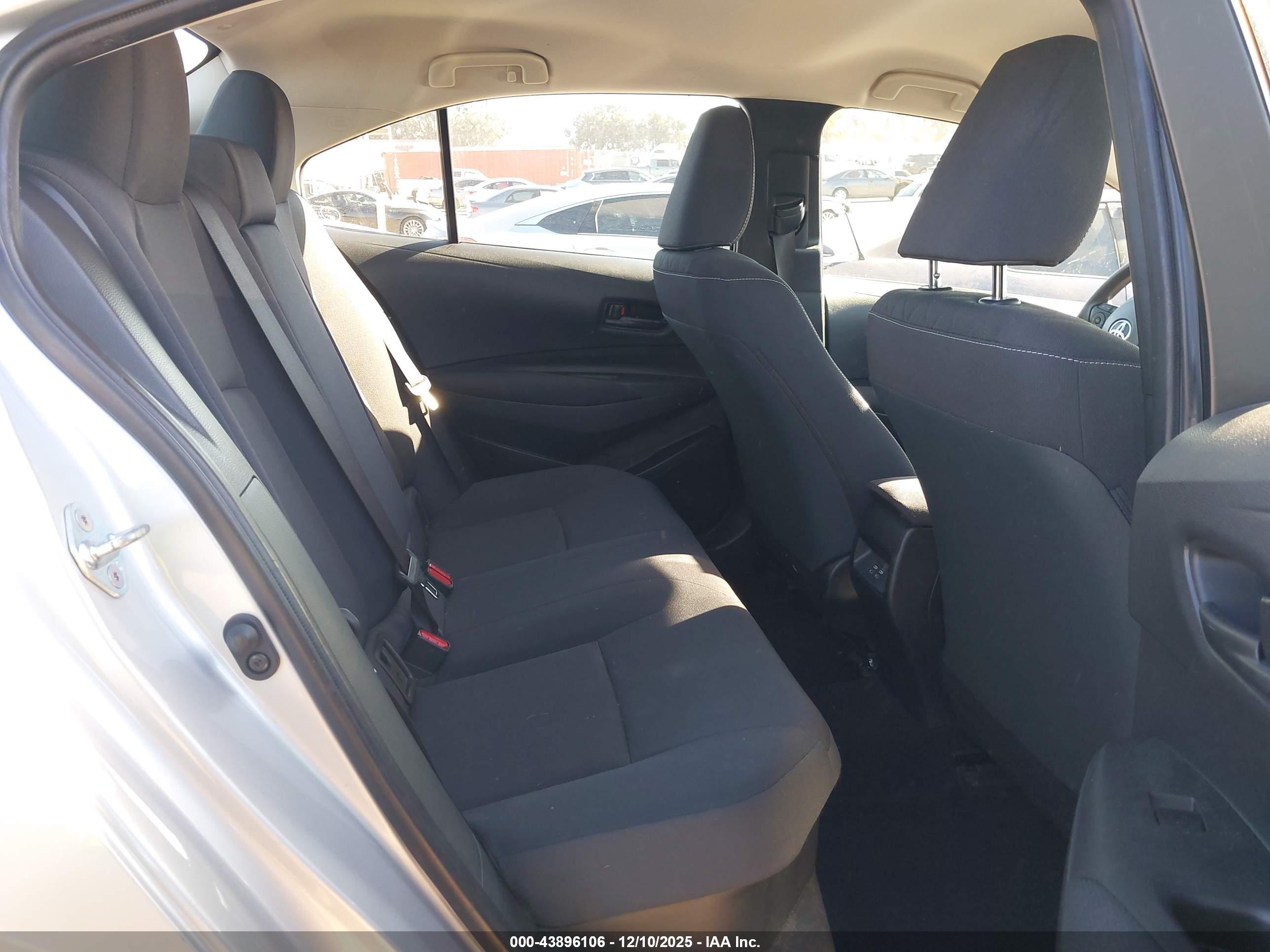 TOYOTA COROLLA image 8
