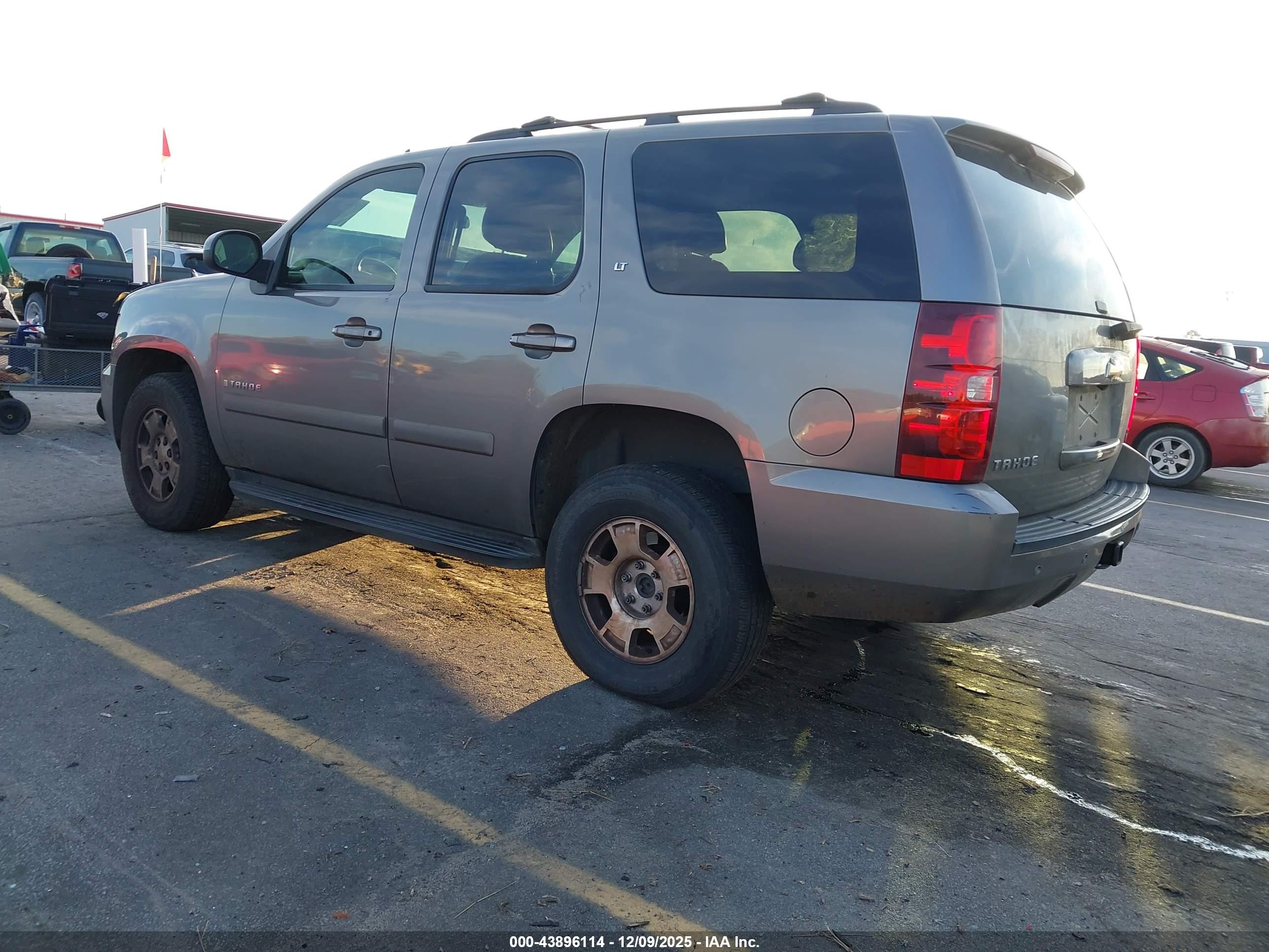 CHEVROLET TAHOE image 3