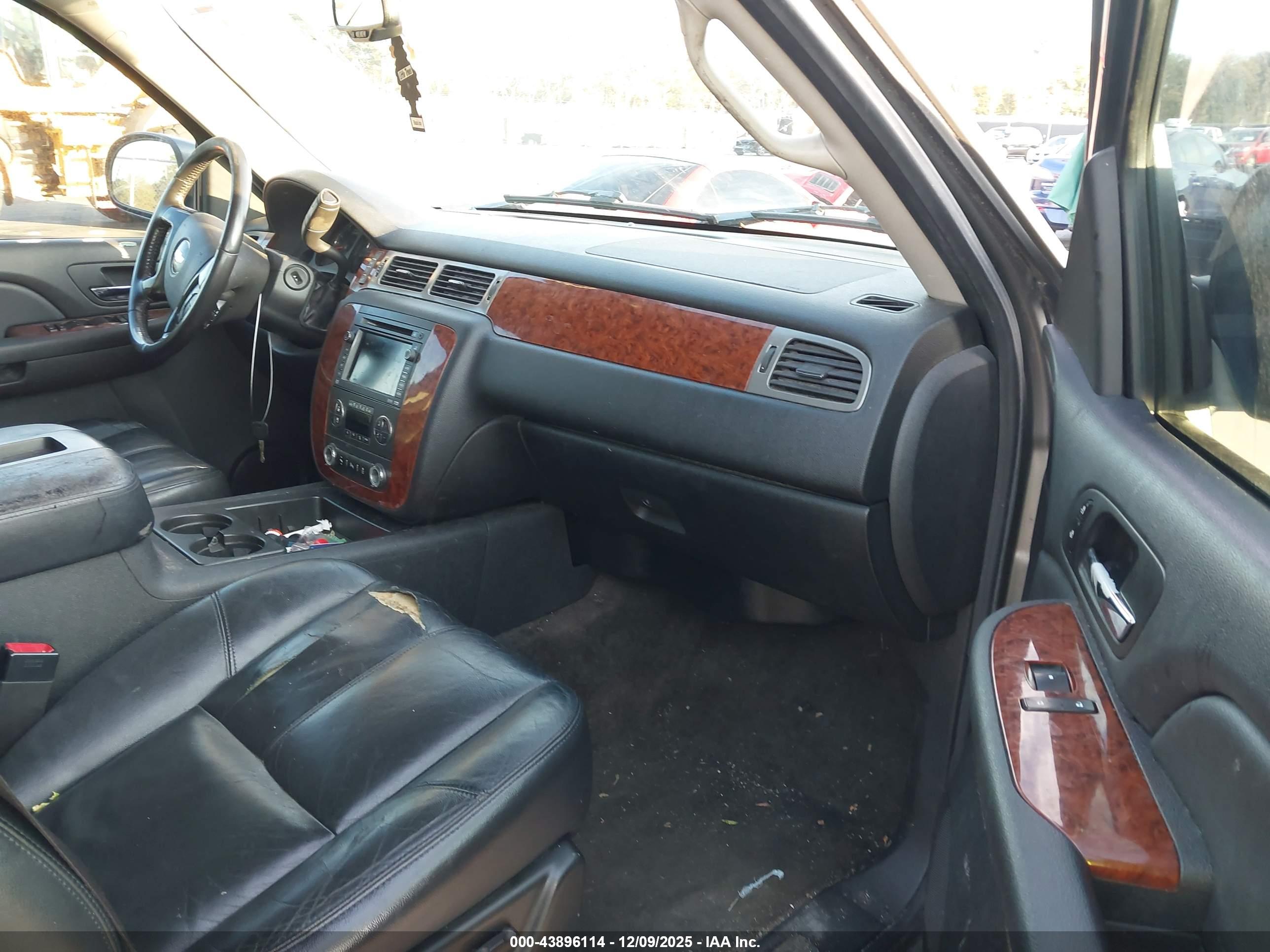 CHEVROLET TAHOE image 5