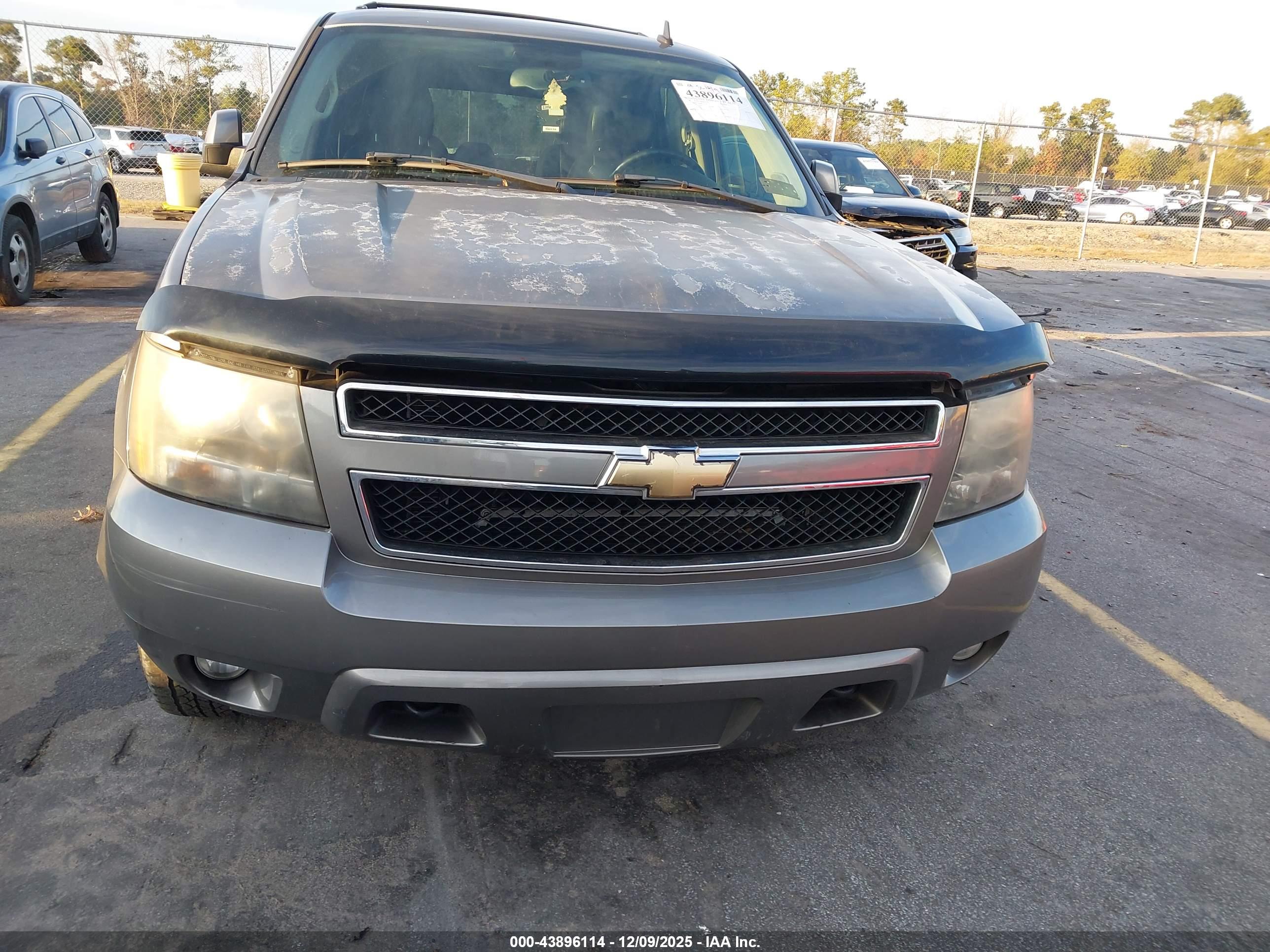 CHEVROLET TAHOE image 6