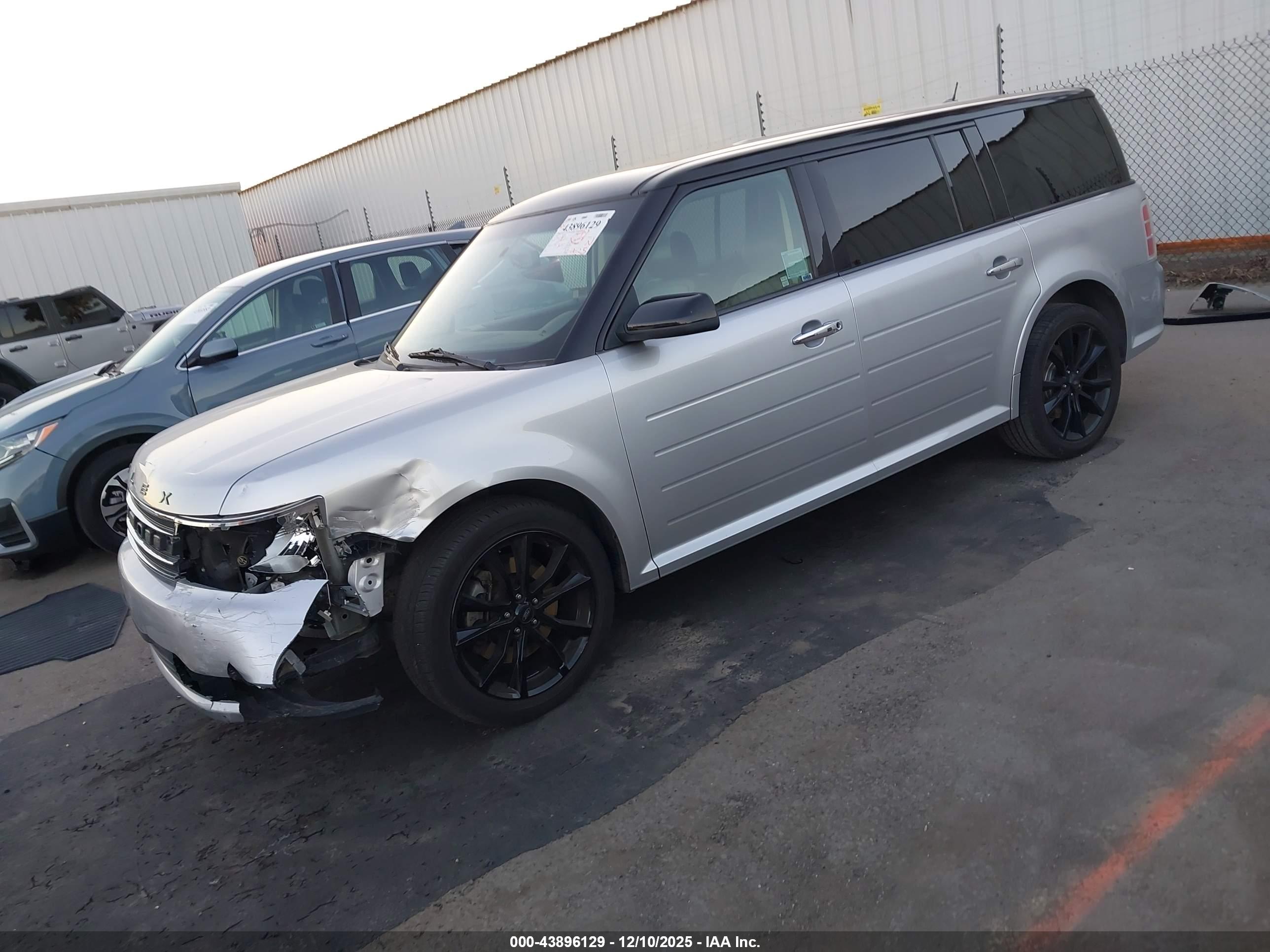 FORD FLEX image 2