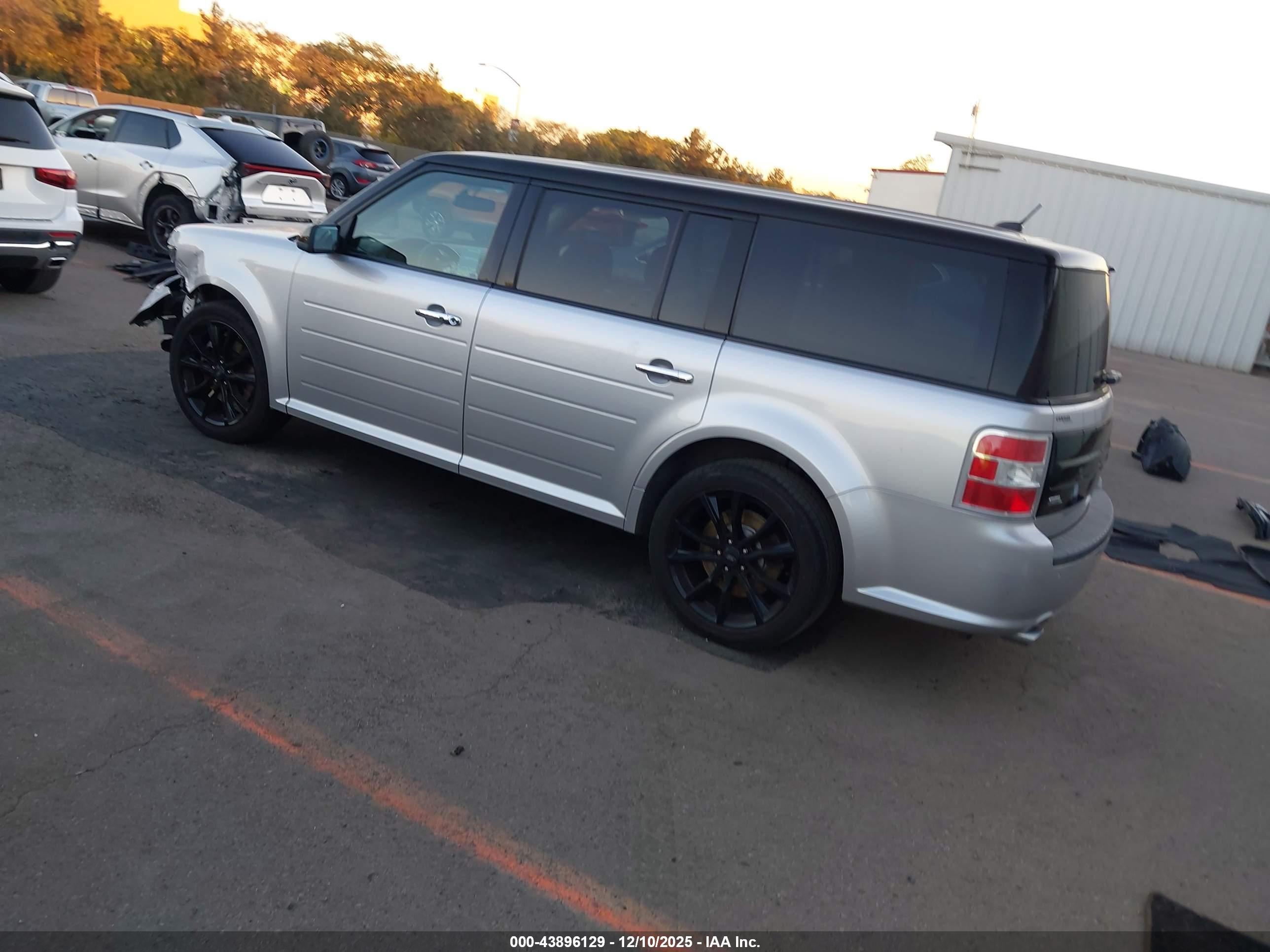 FORD FLEX image 3