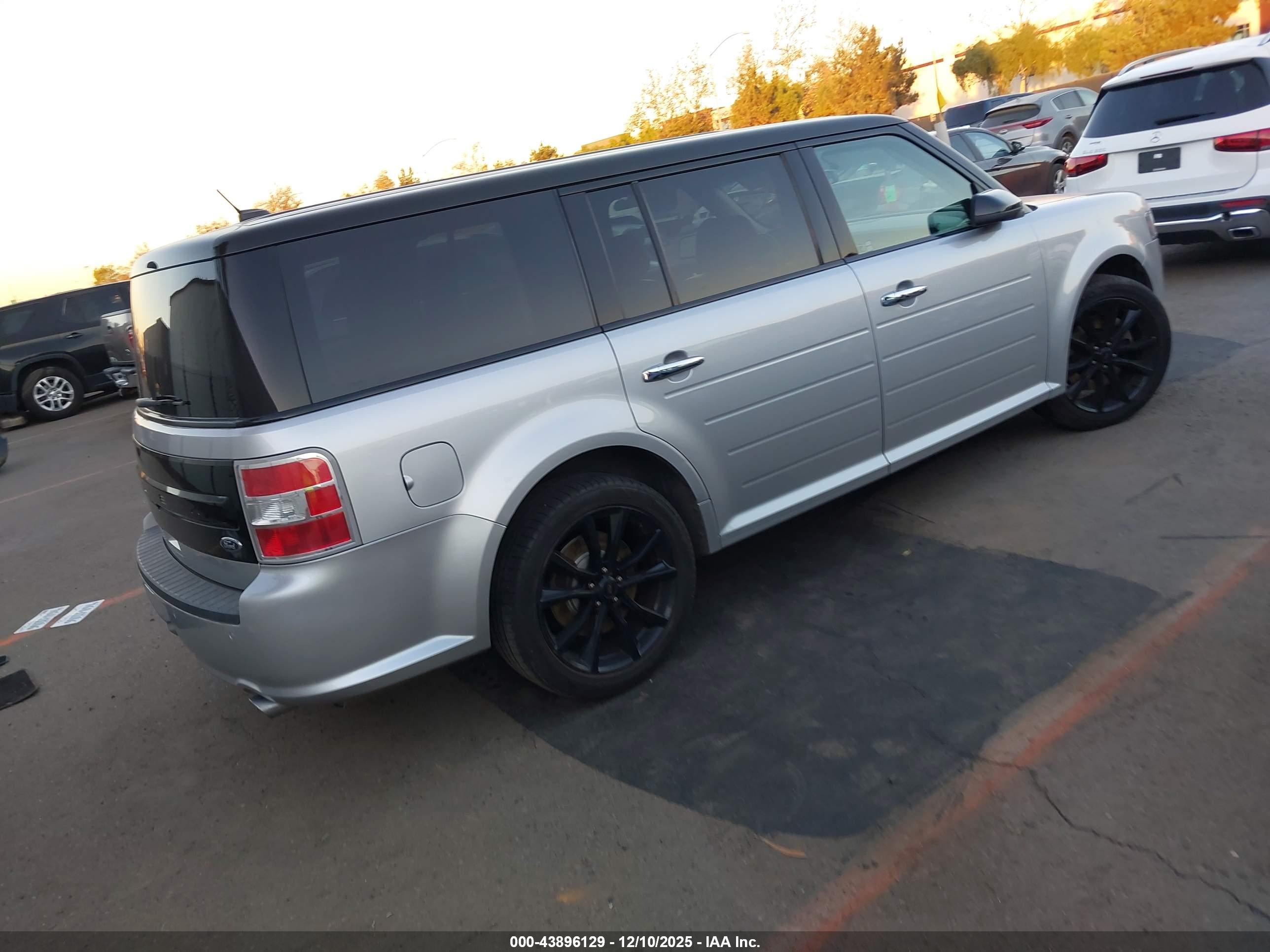 FORD FLEX image 4