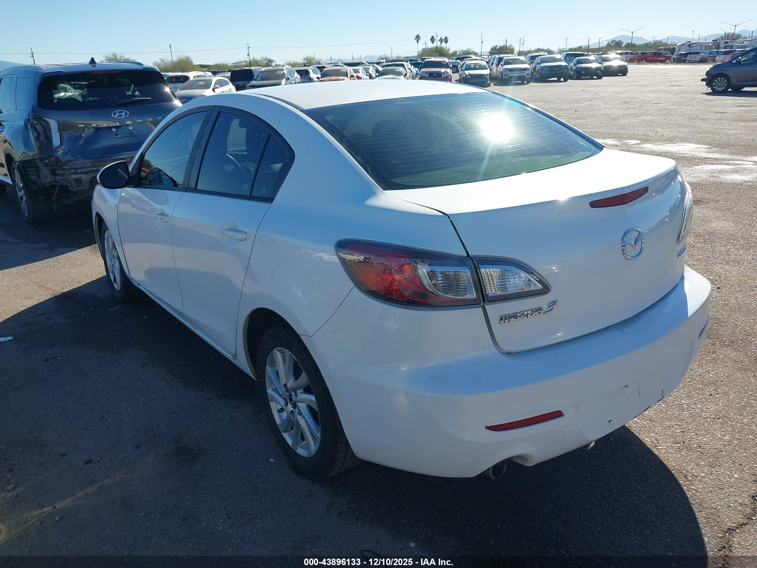 MAZDA MAZDA3 image 3