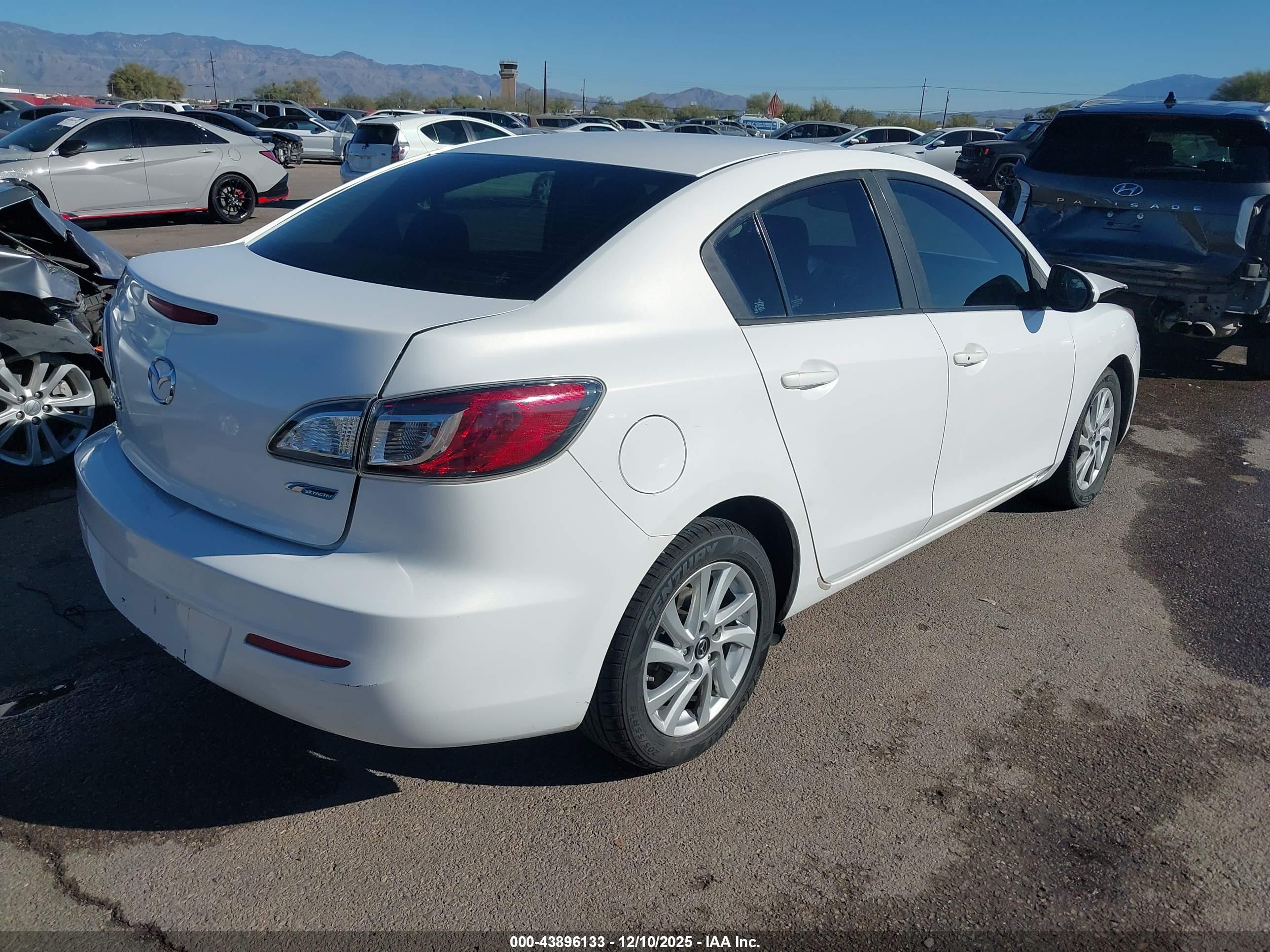 MAZDA MAZDA3 image 4