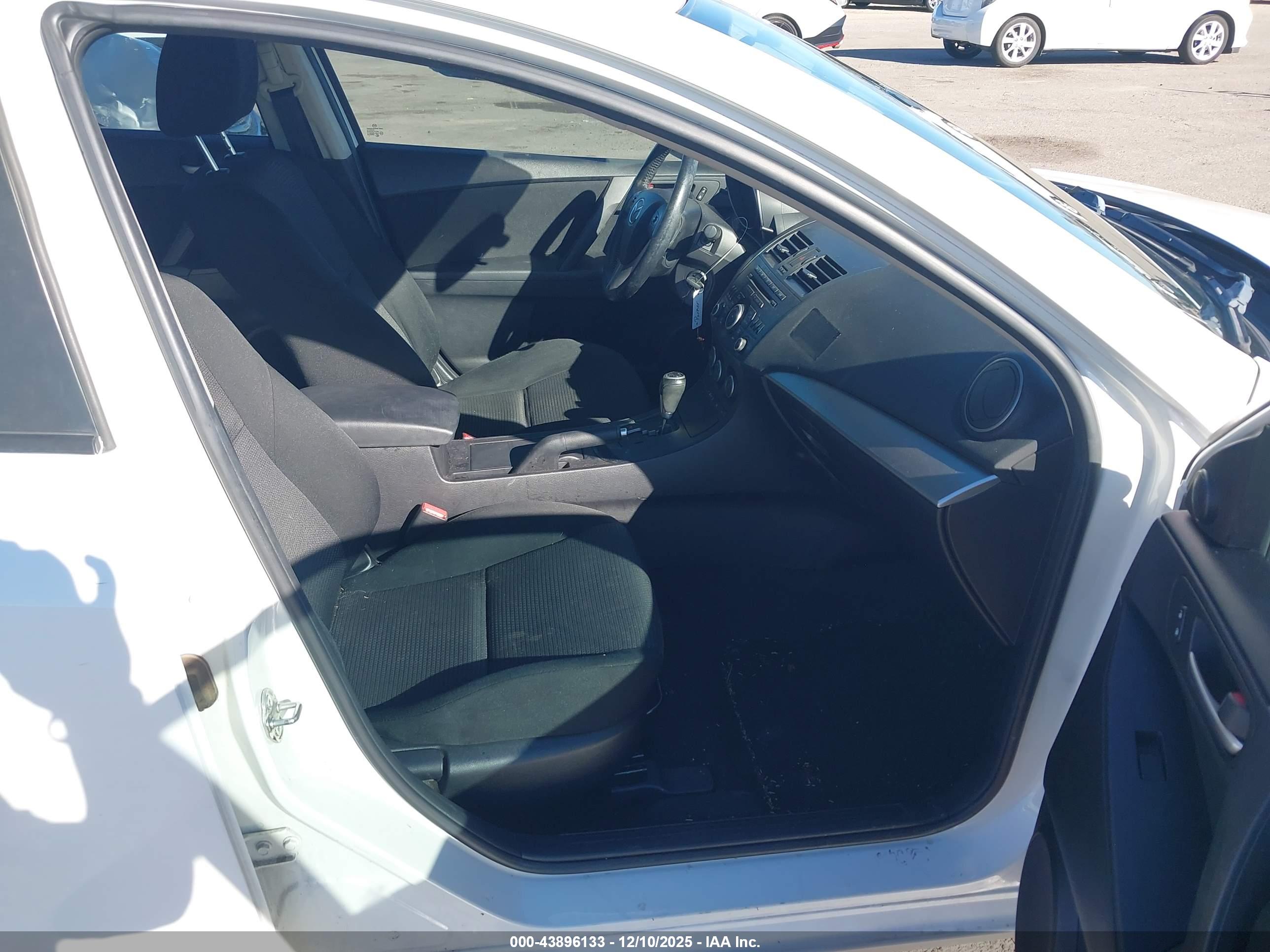 MAZDA MAZDA3 image 5