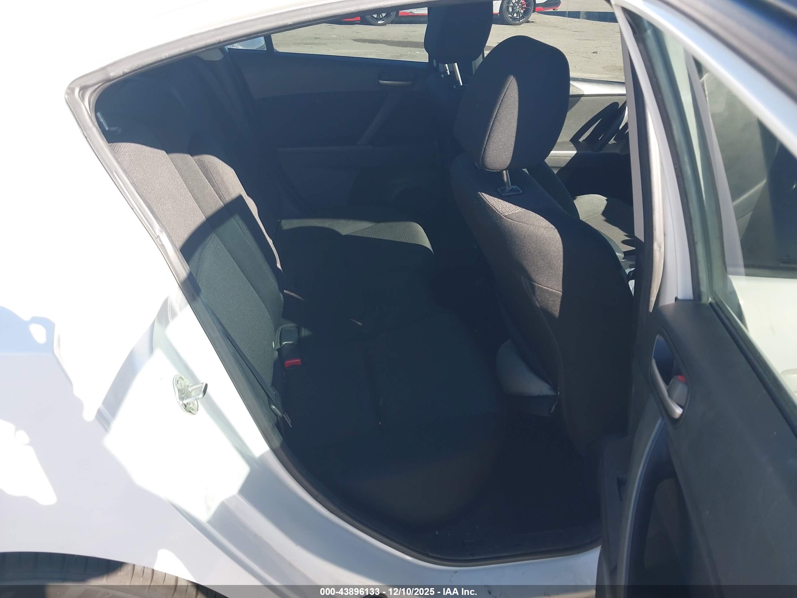 MAZDA MAZDA3 image 8