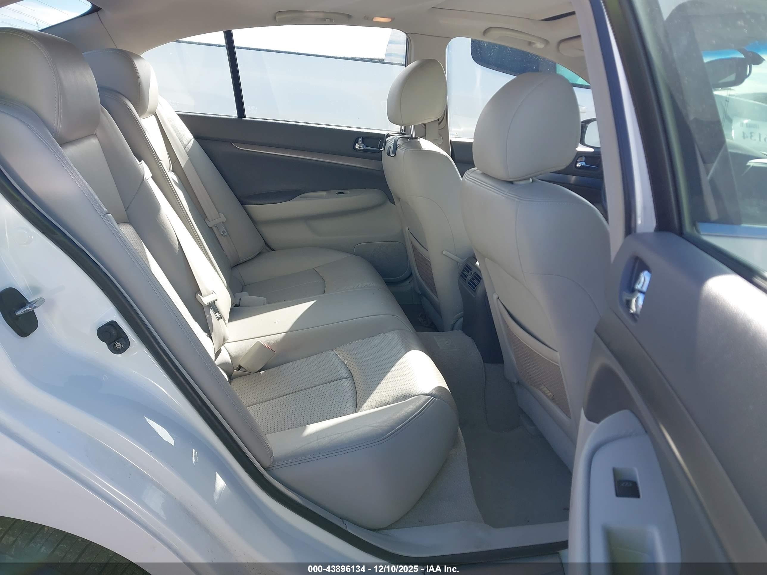 INFINITI G37X image 8
