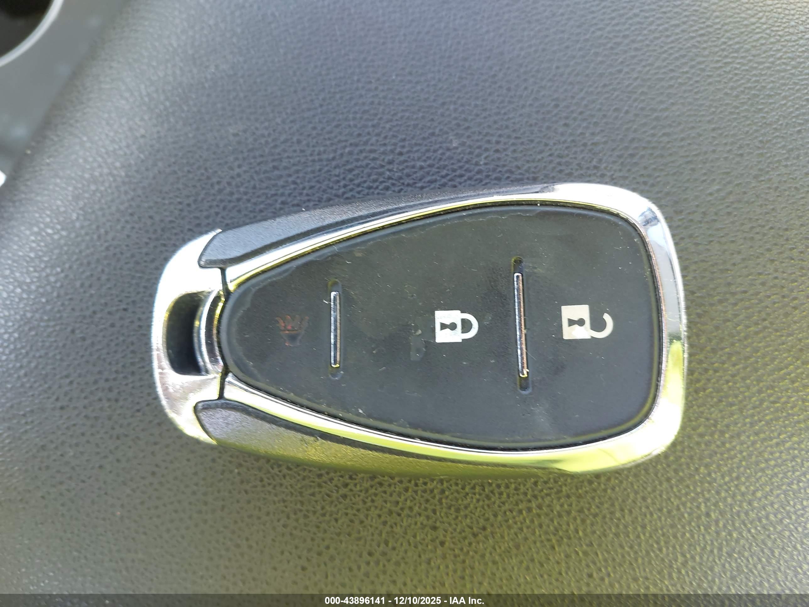 CHEVROLET EQUINOX image 11