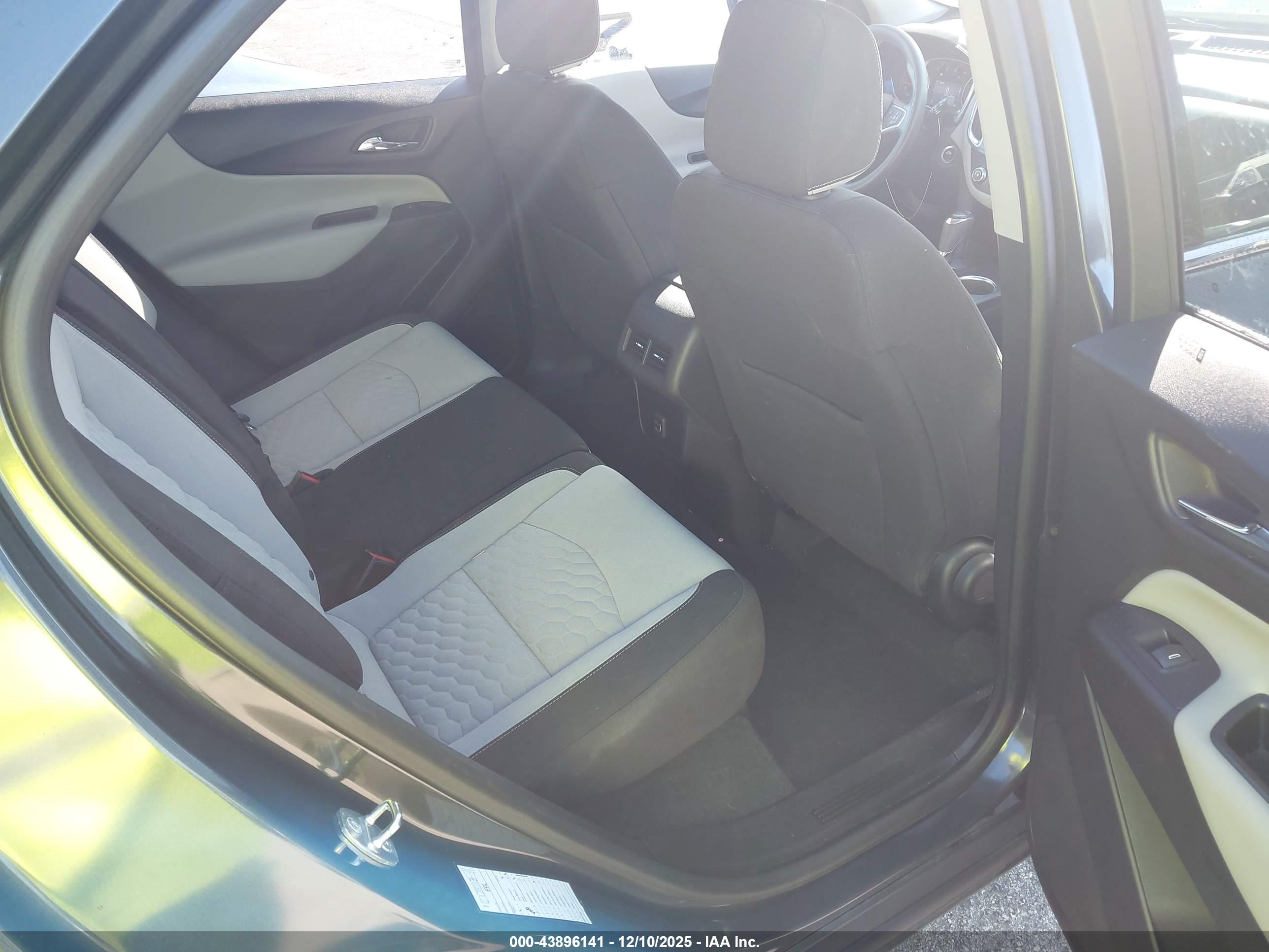 CHEVROLET EQUINOX image 8