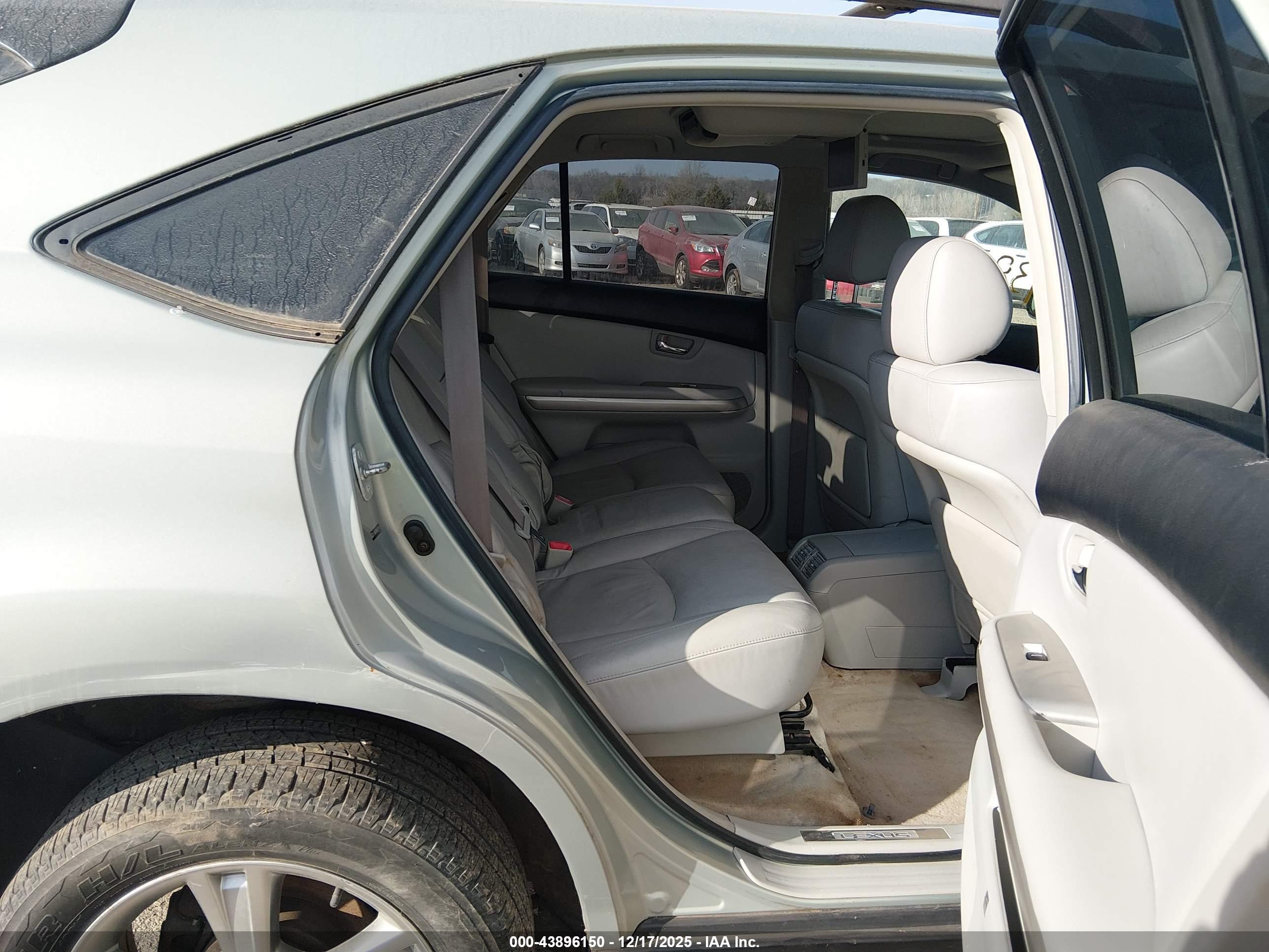 LEXUS RX image 8
