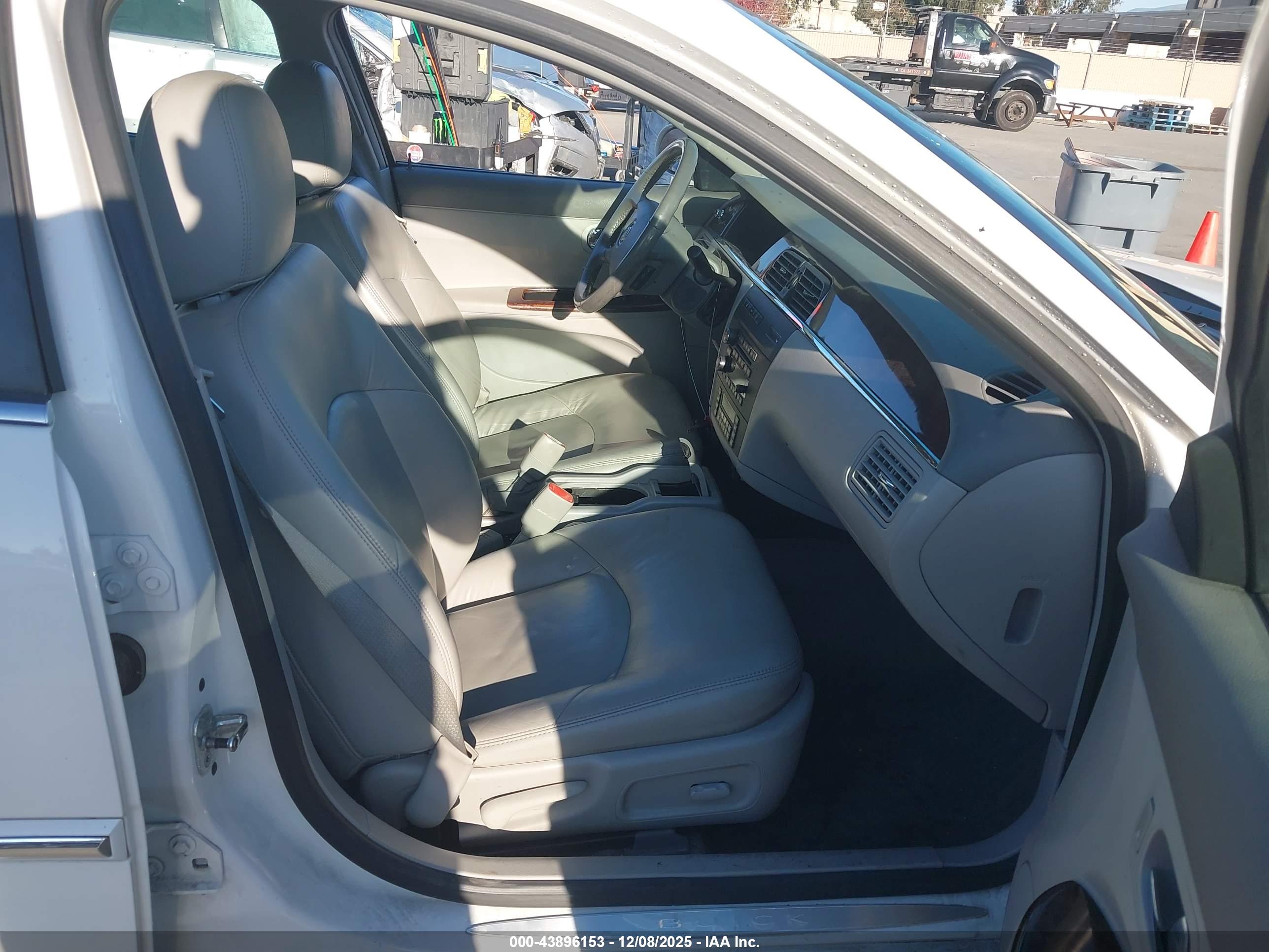 BUICK LACROSSE image 5