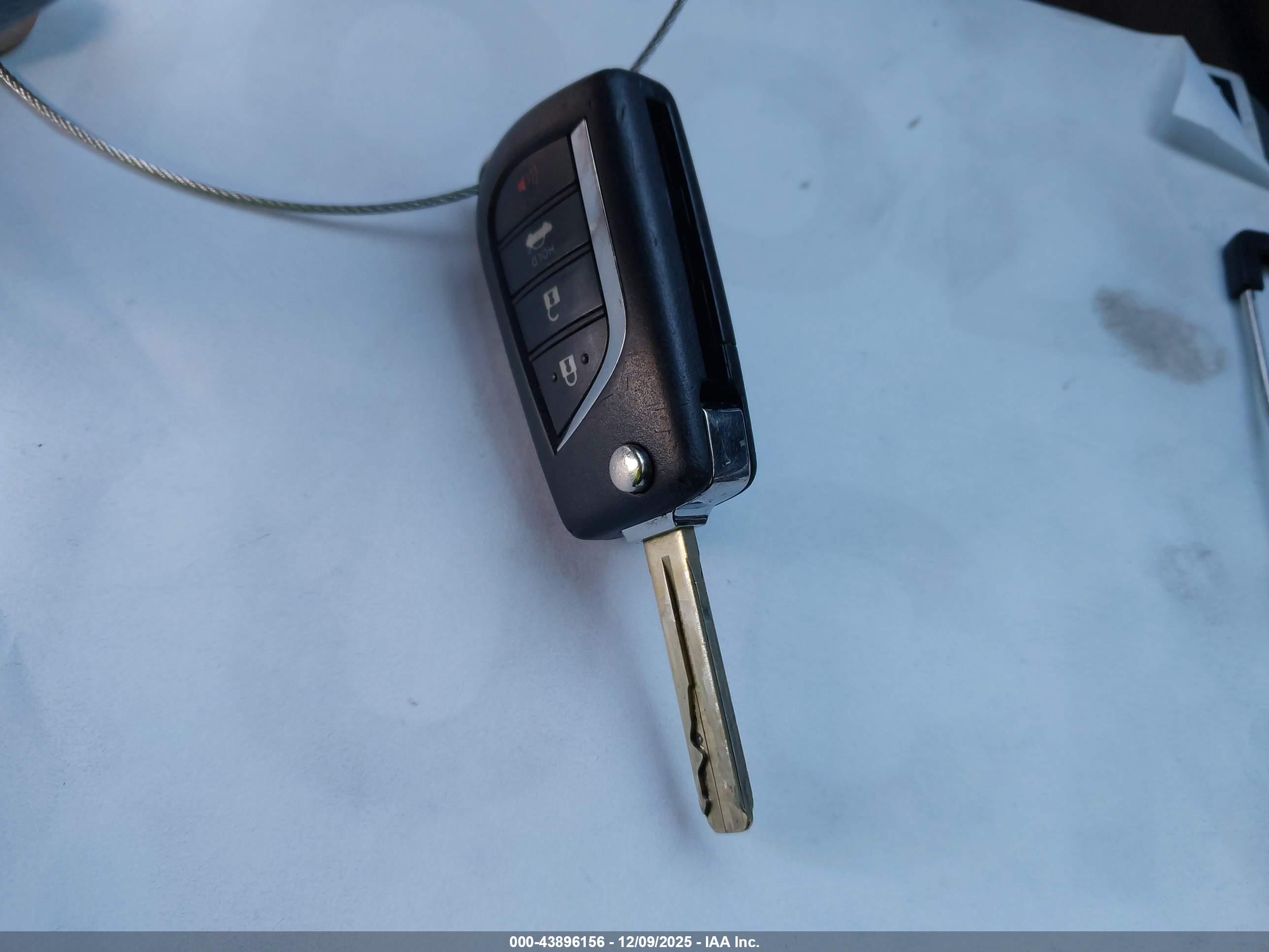 TOYOTA CAMRY image 11