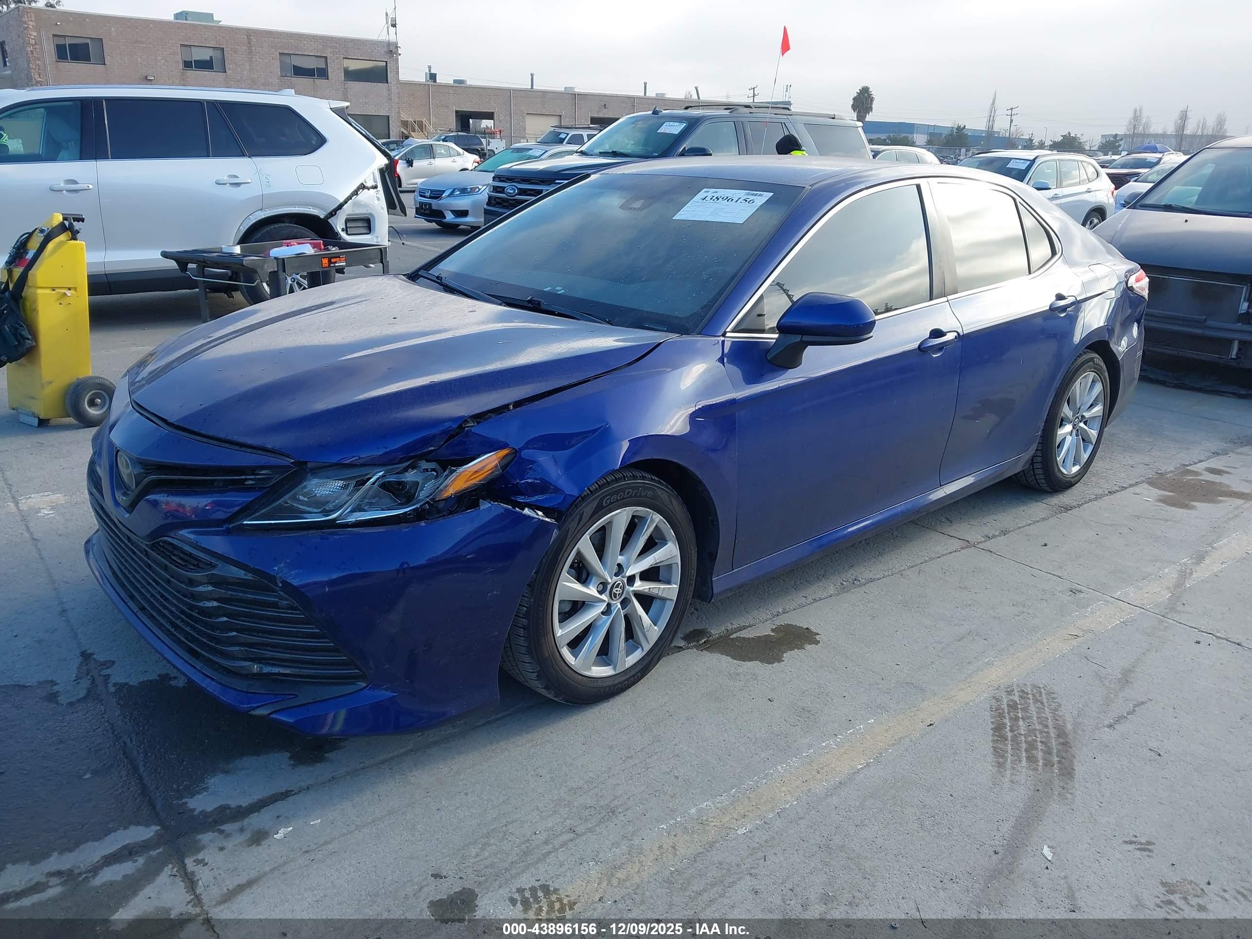 TOYOTA CAMRY image 2