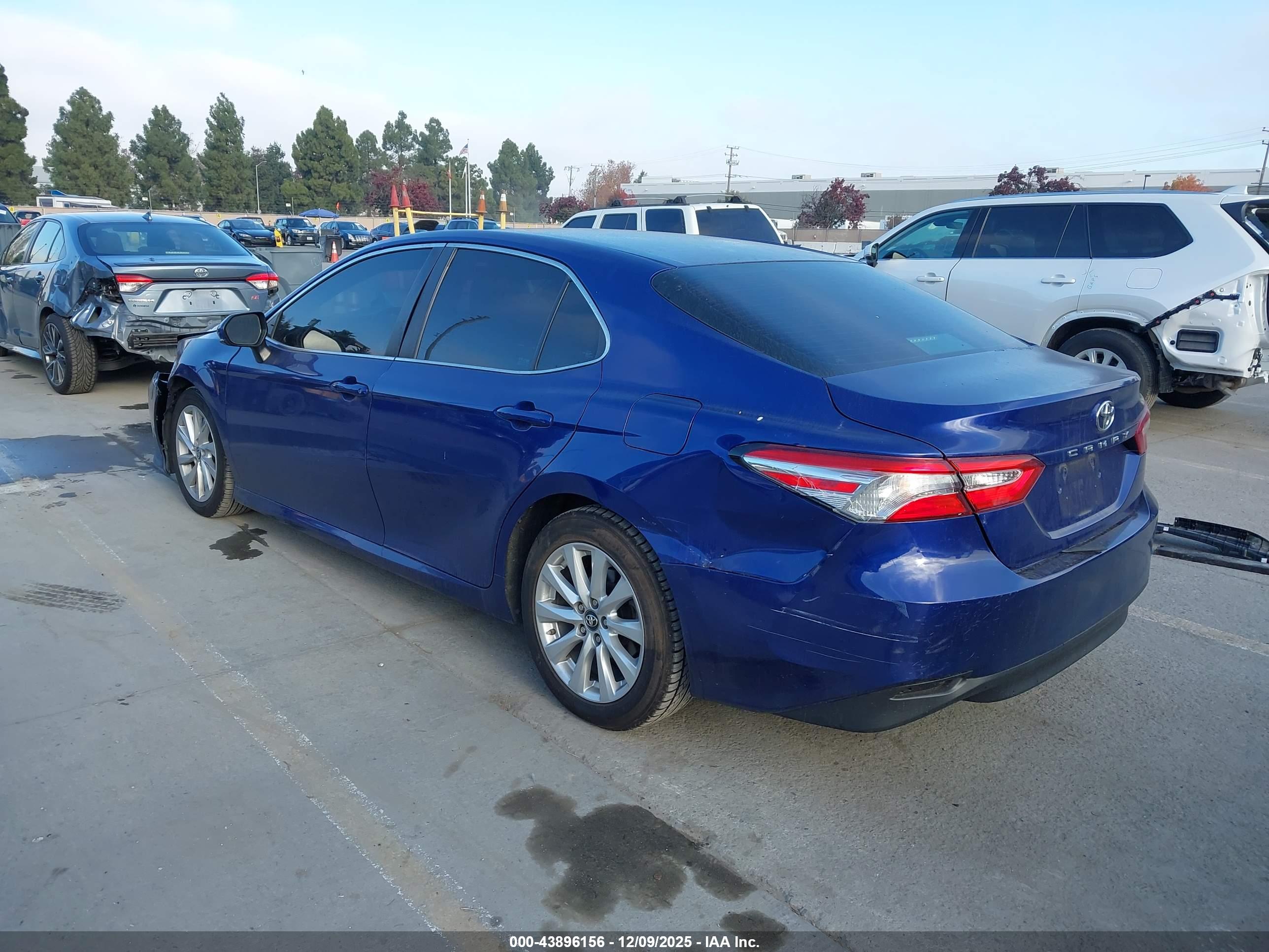 TOYOTA CAMRY image 3