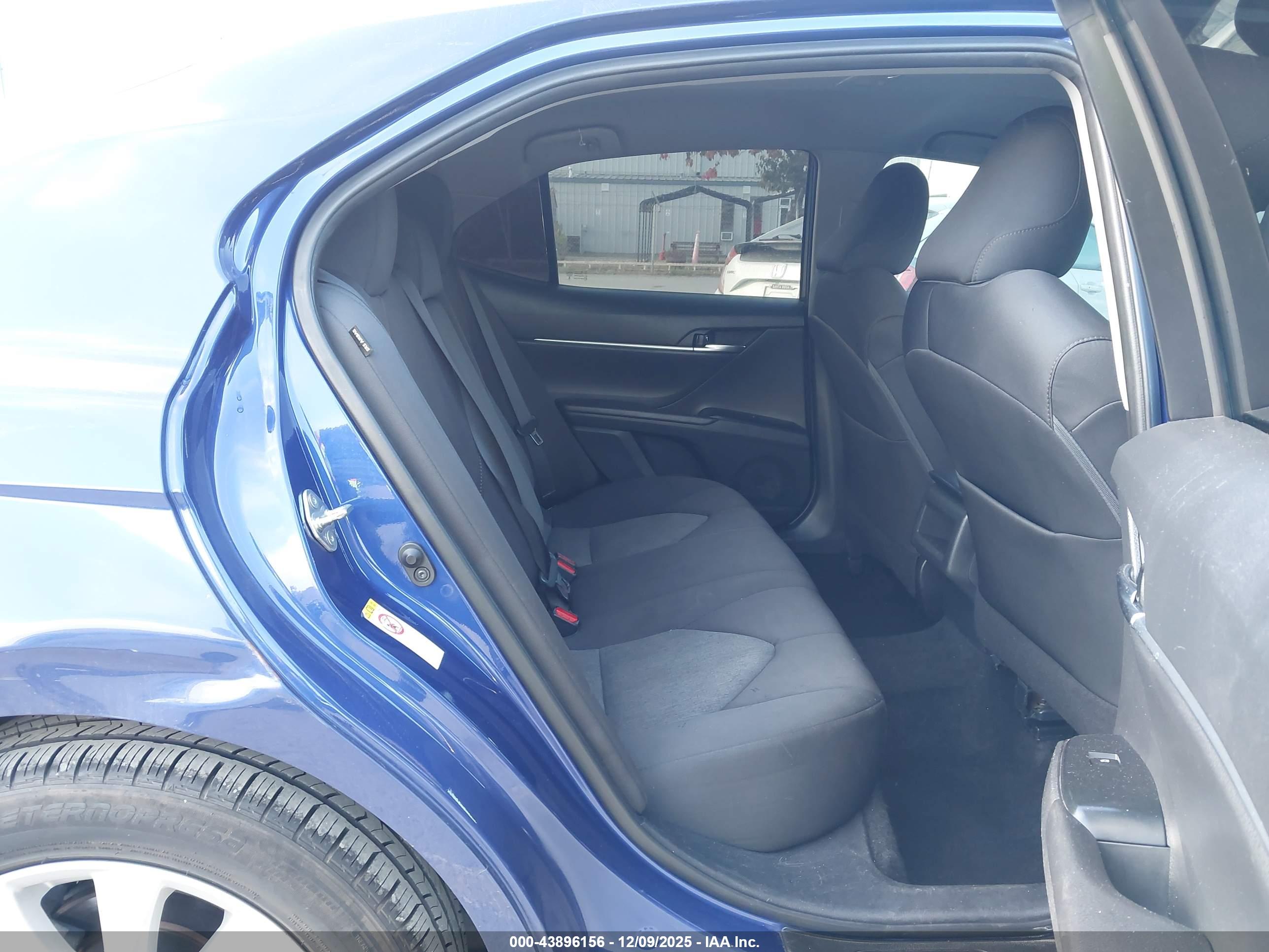 TOYOTA CAMRY image 8