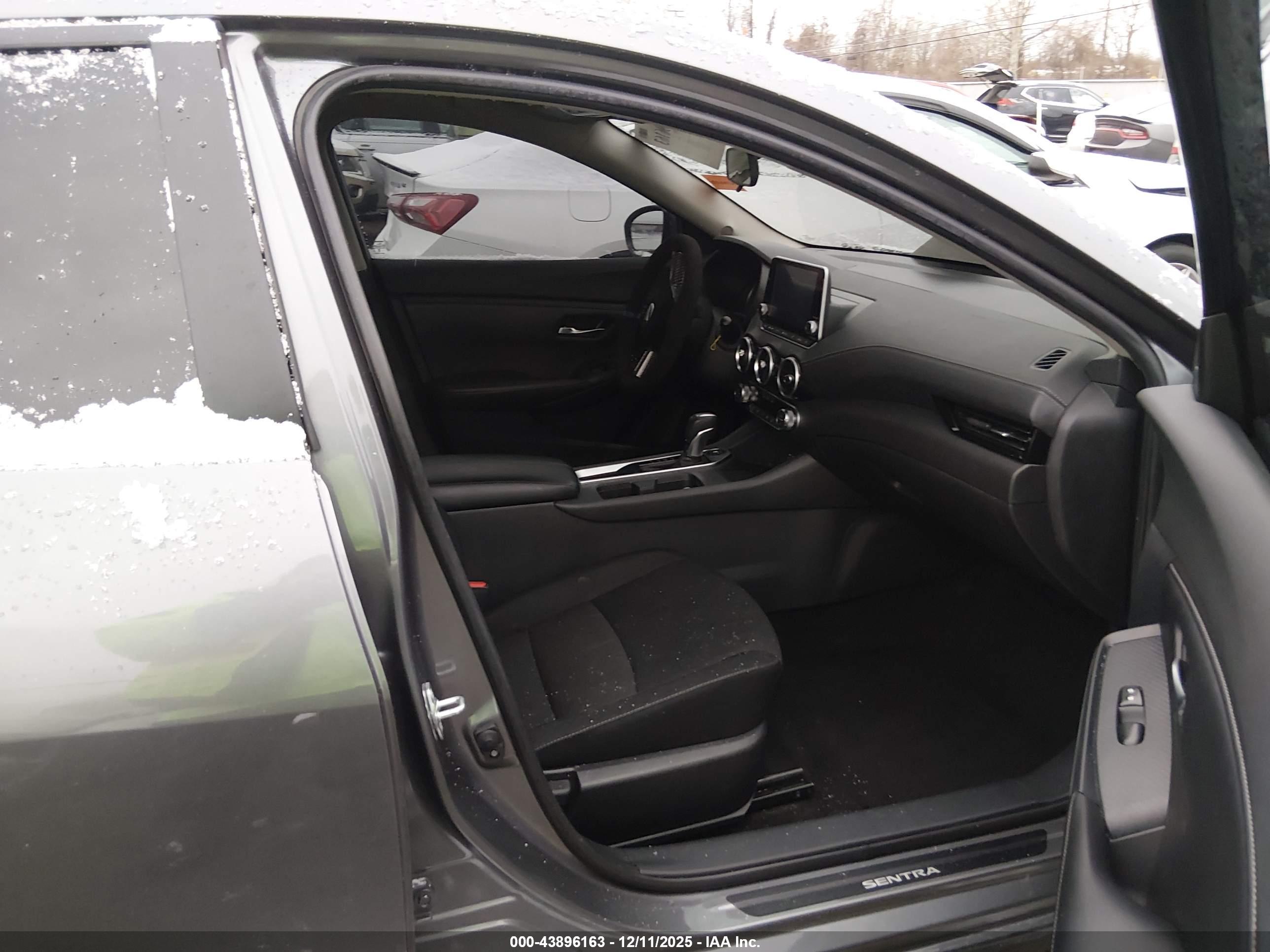 NISSAN SENTRA image 5