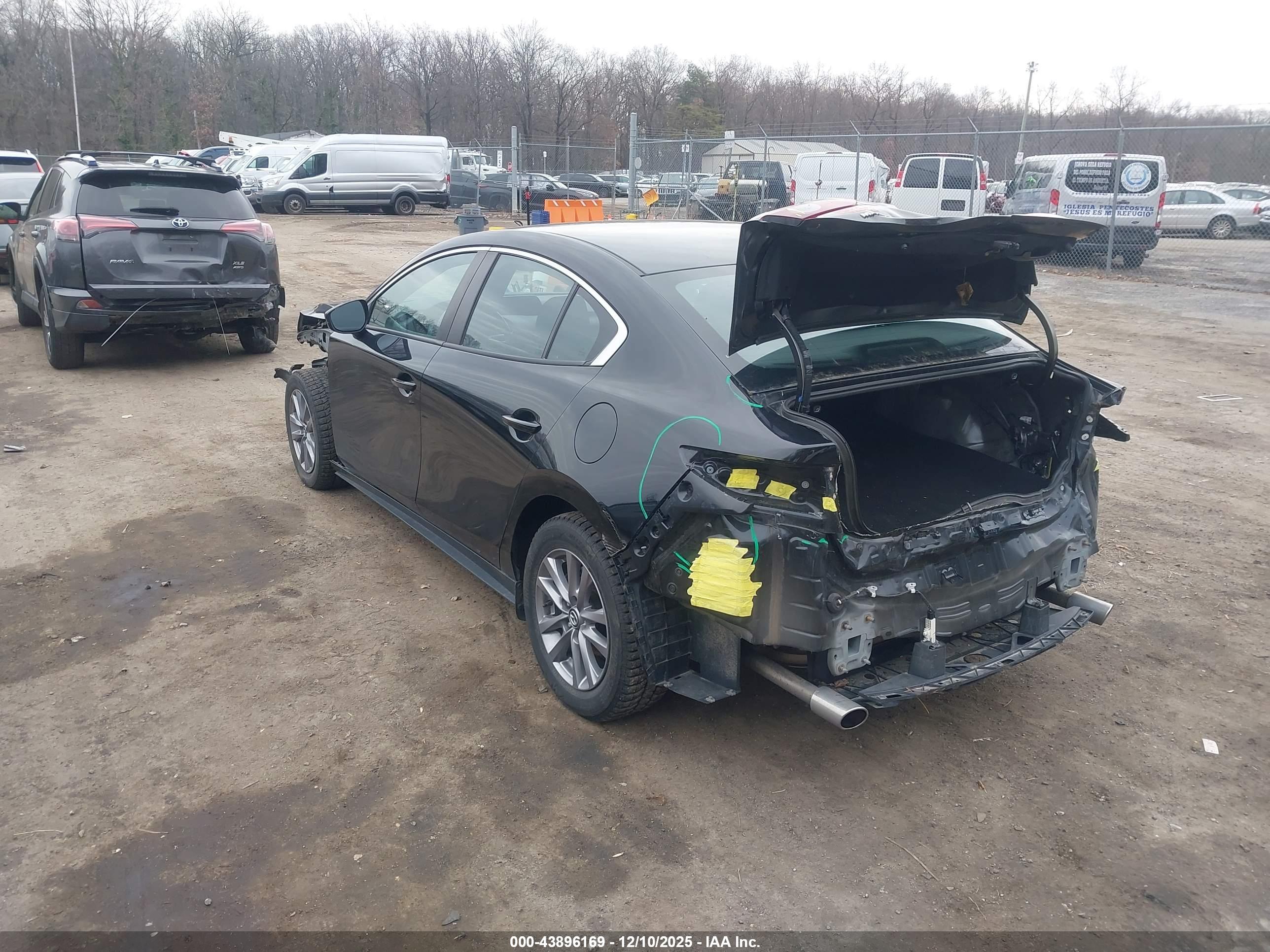 MAZDA MAZDA3 image 3