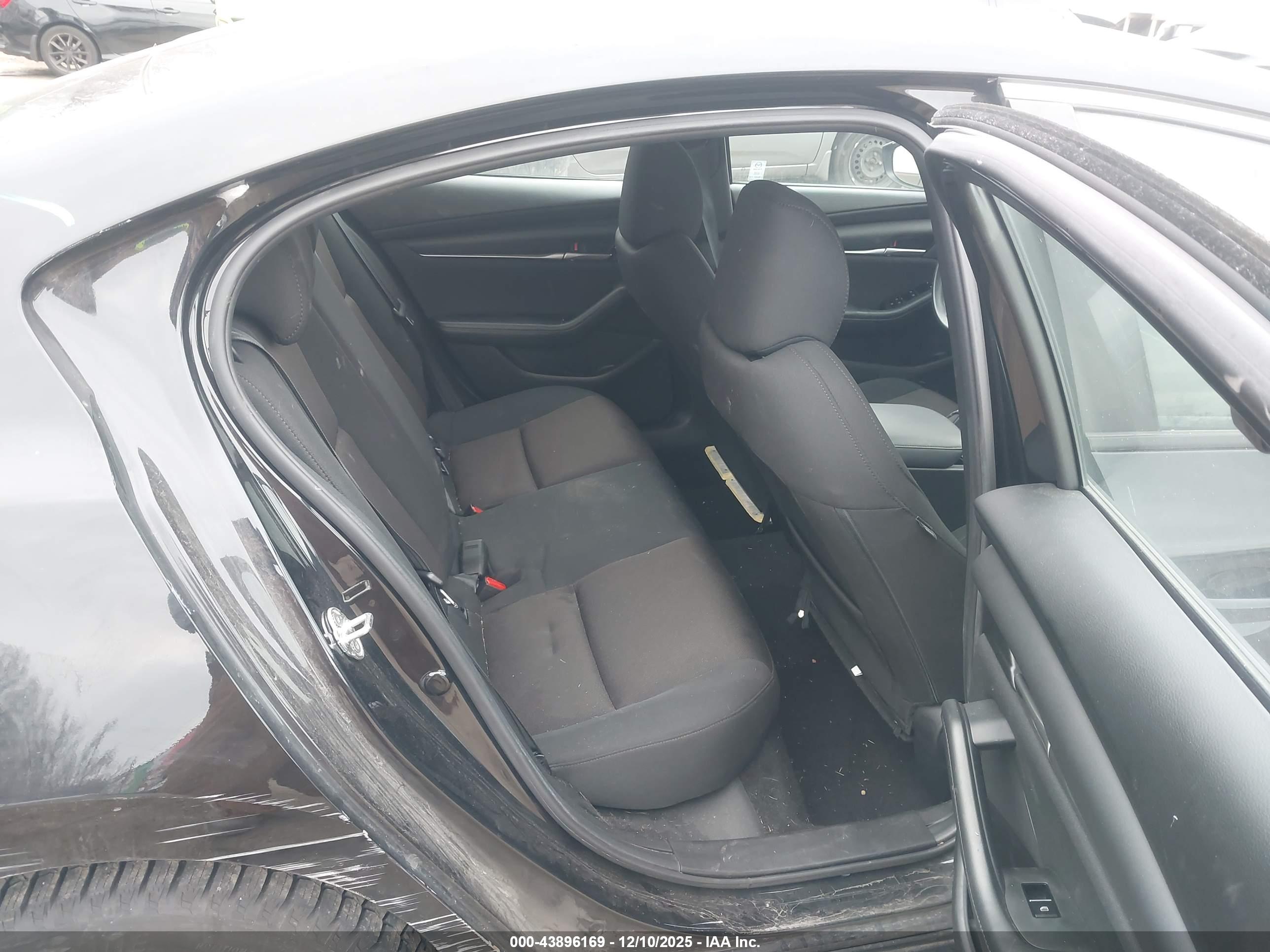 MAZDA MAZDA3 image 8