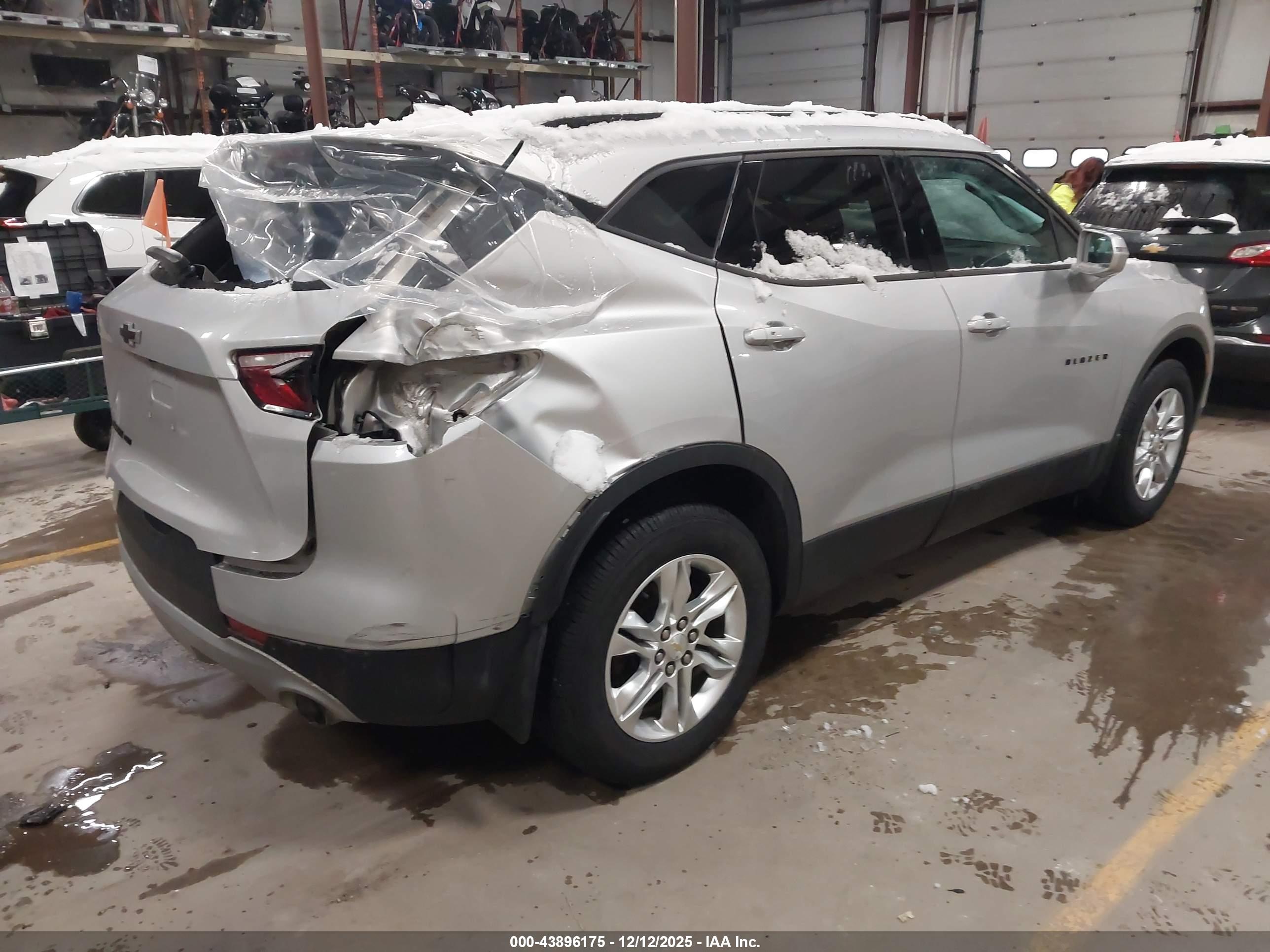 CHEVROLET BLAZER image 4