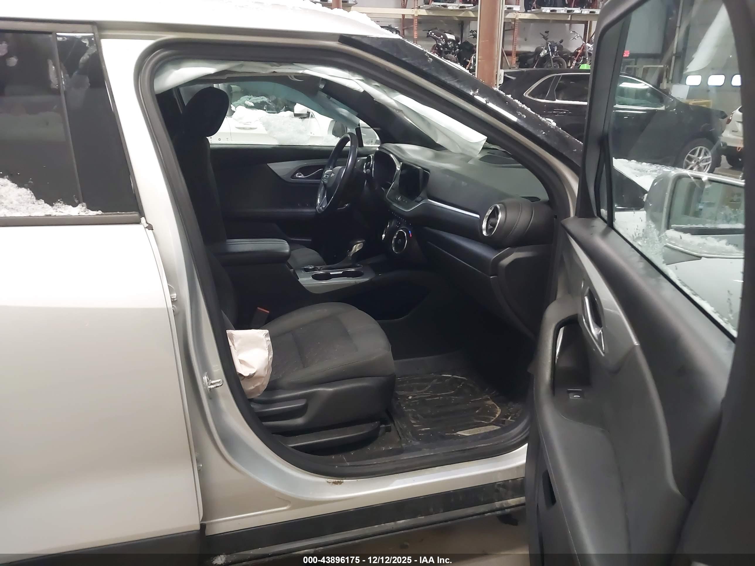 CHEVROLET BLAZER image 5