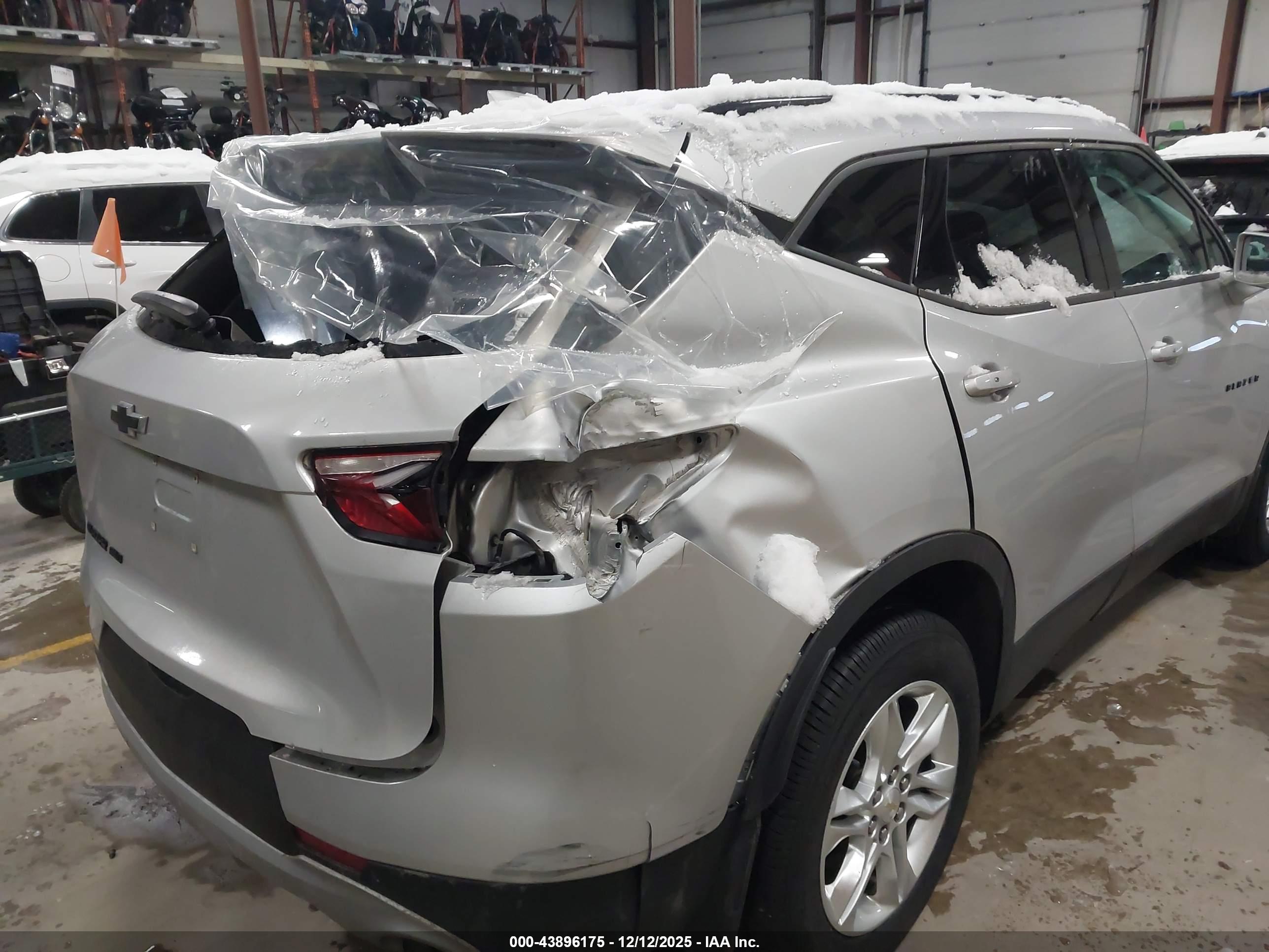 CHEVROLET BLAZER image 6