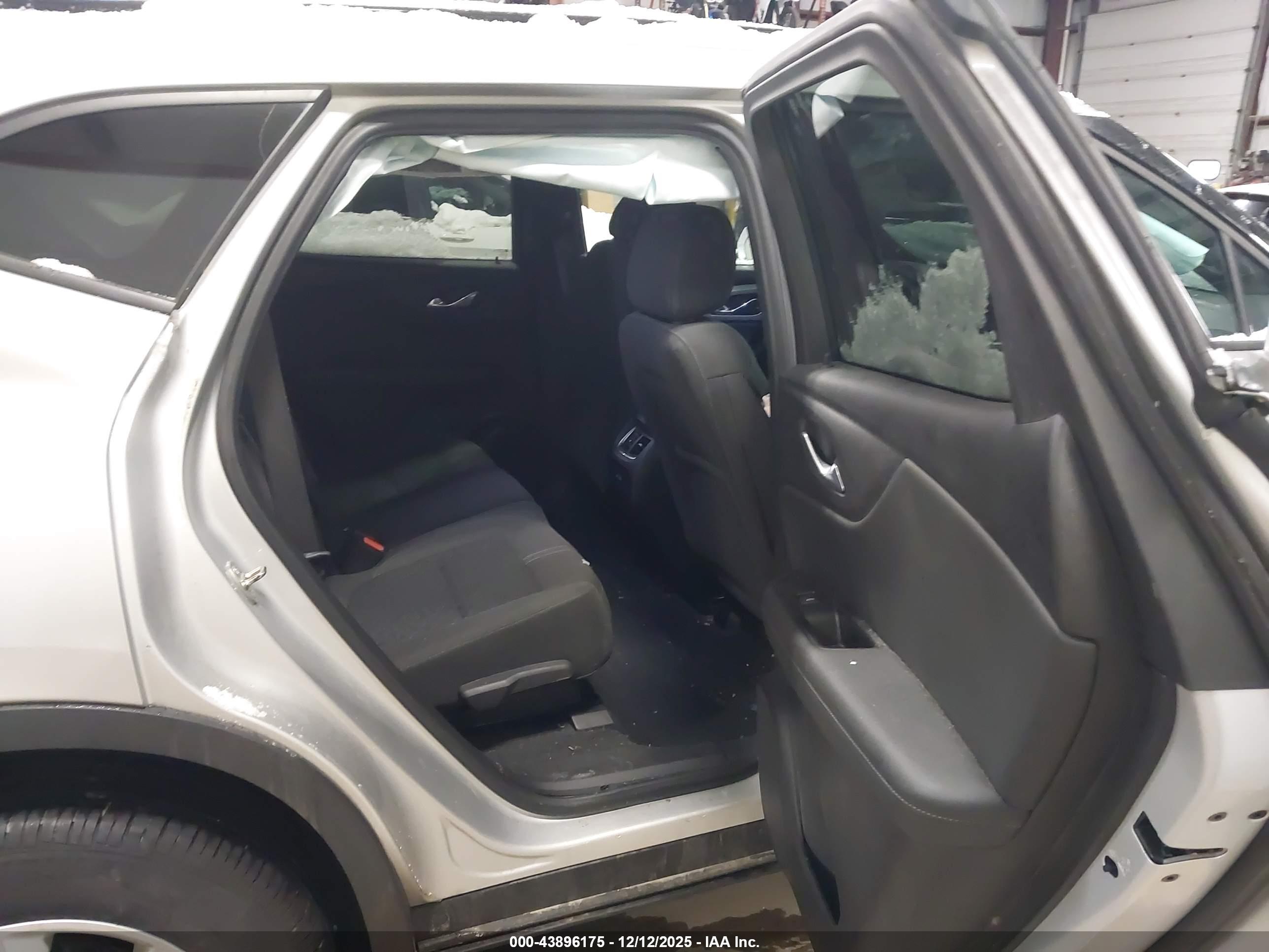 CHEVROLET BLAZER image 8