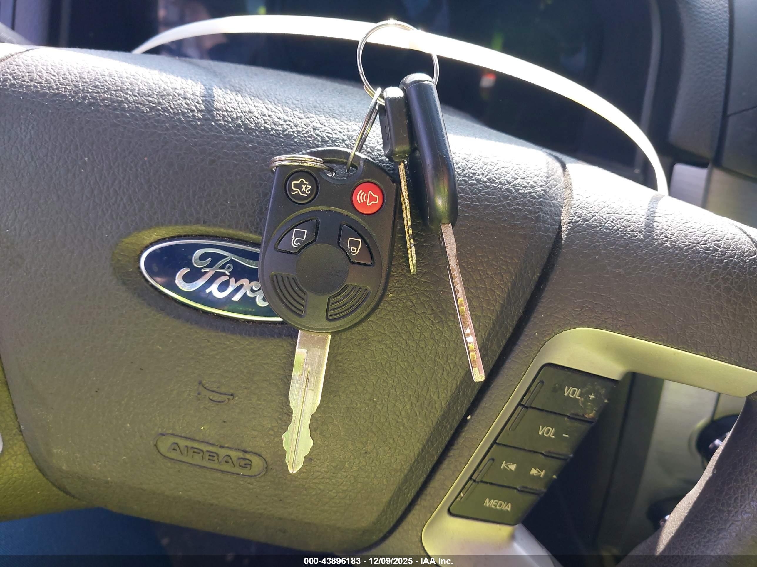 FORD FUSION image 11
