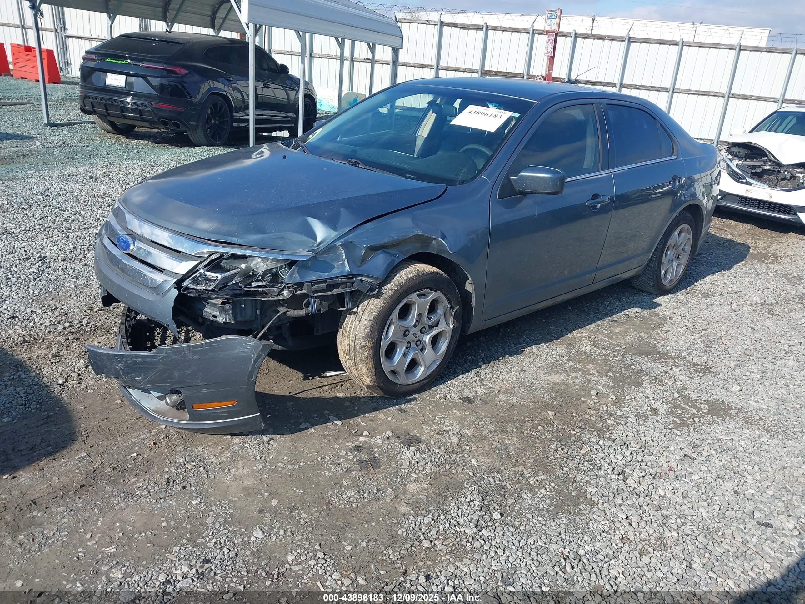 FORD FUSION image 2