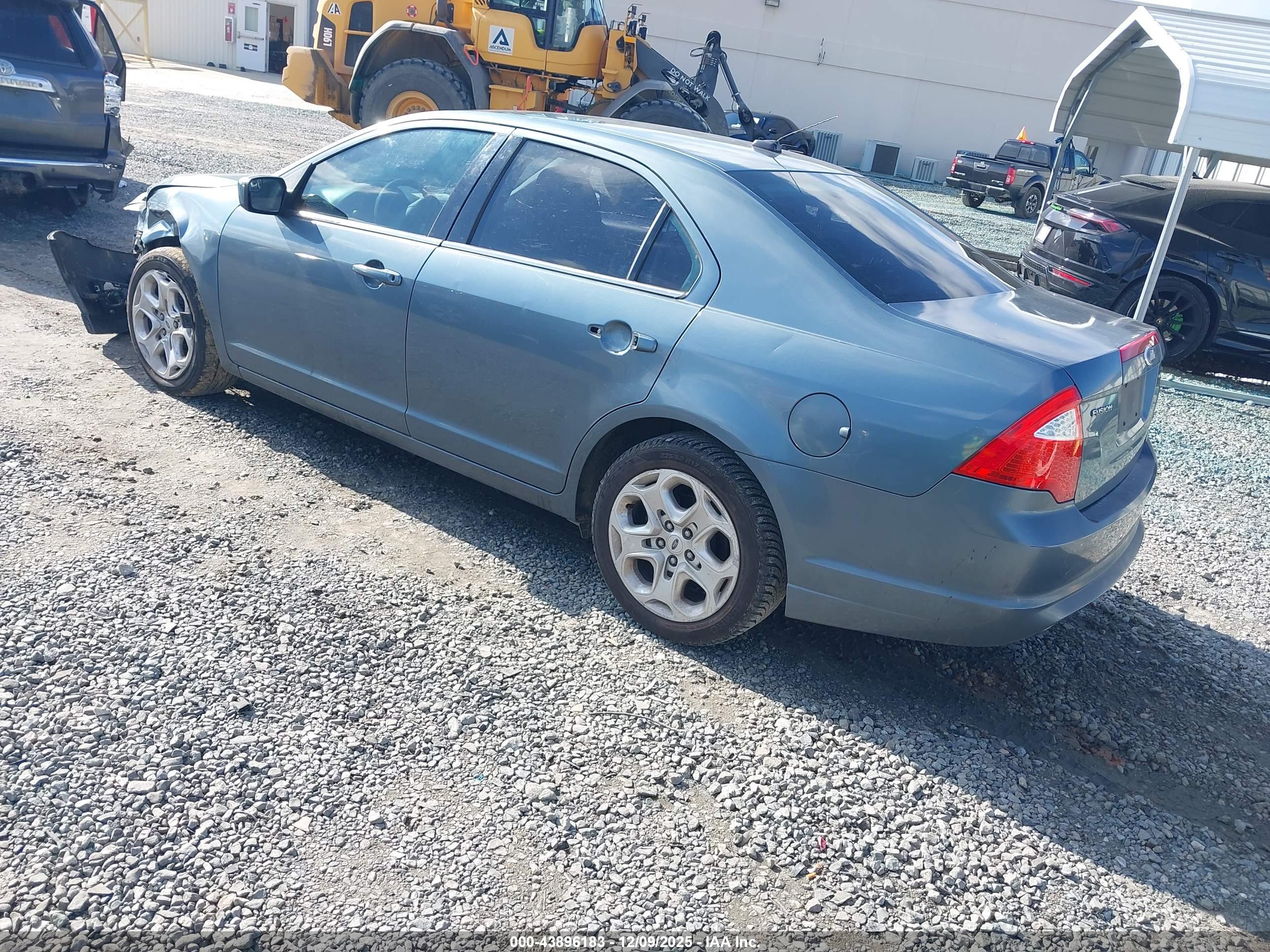 FORD FUSION image 3