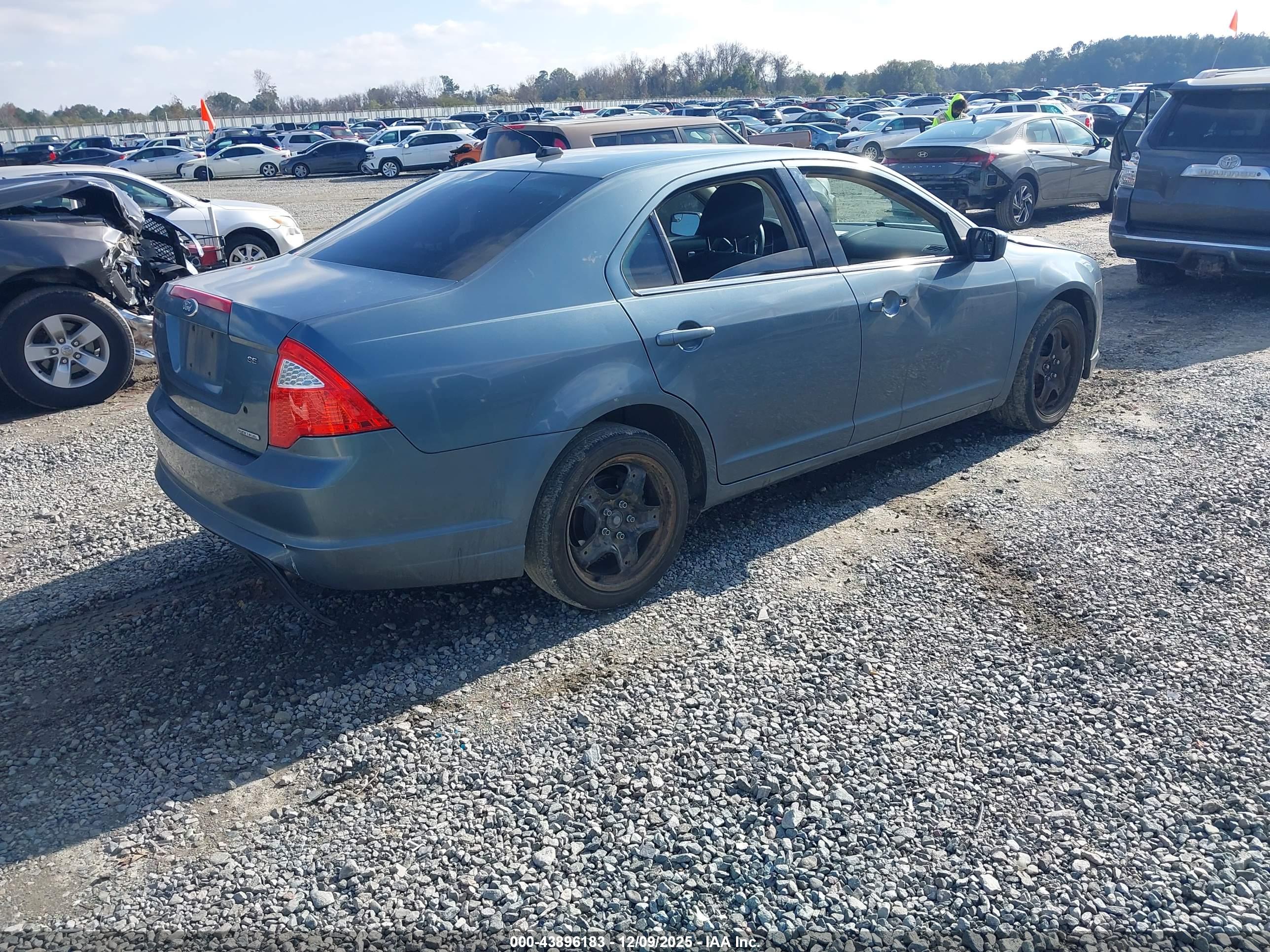 FORD FUSION image 4